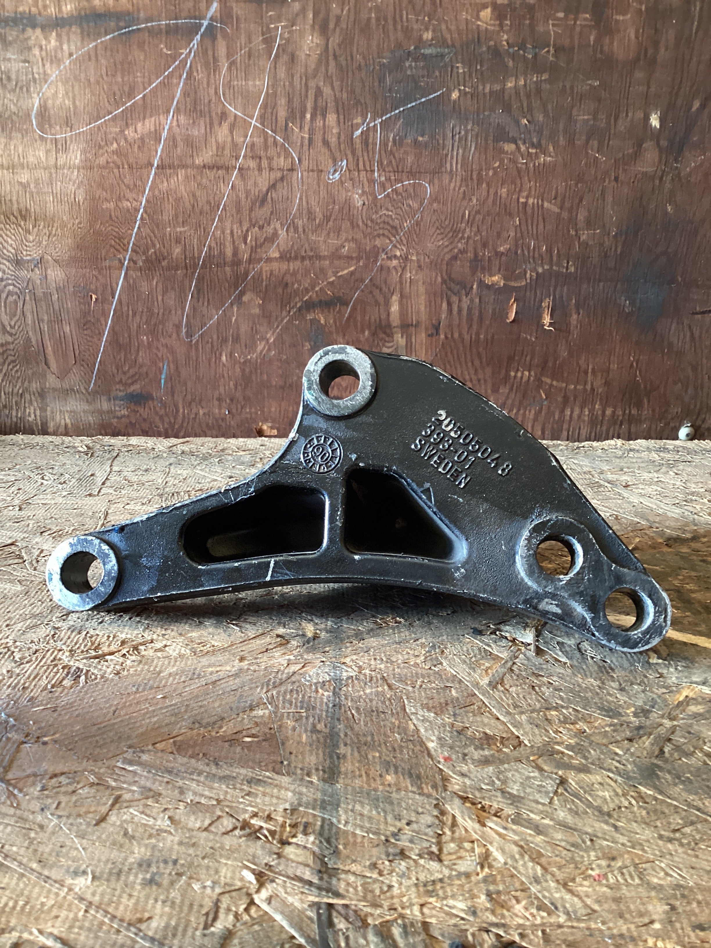 USED | ENGINE MOUNT LHS VOLVO | SKU1,105