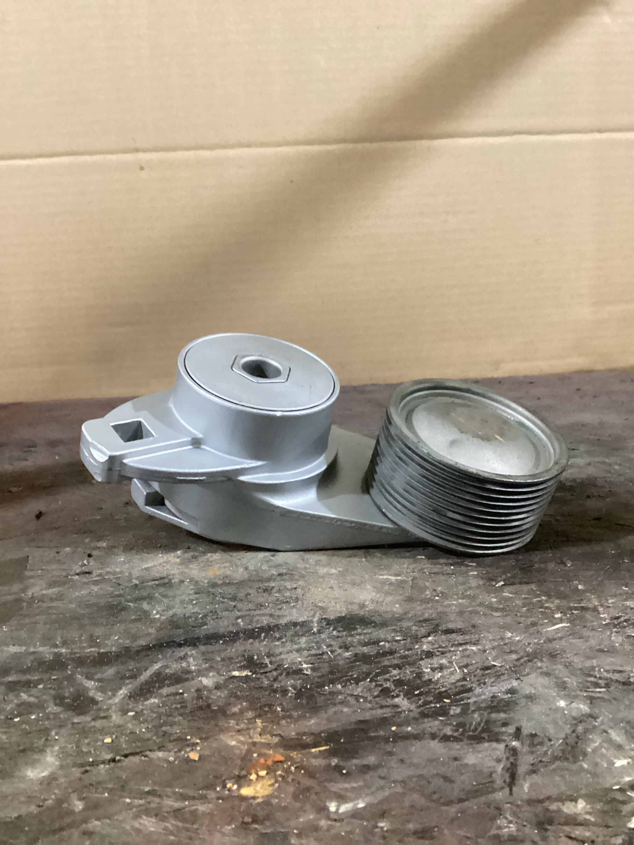 USED | ENGINE BELT TENSIONER VOLVO VNL D13 |SKU853