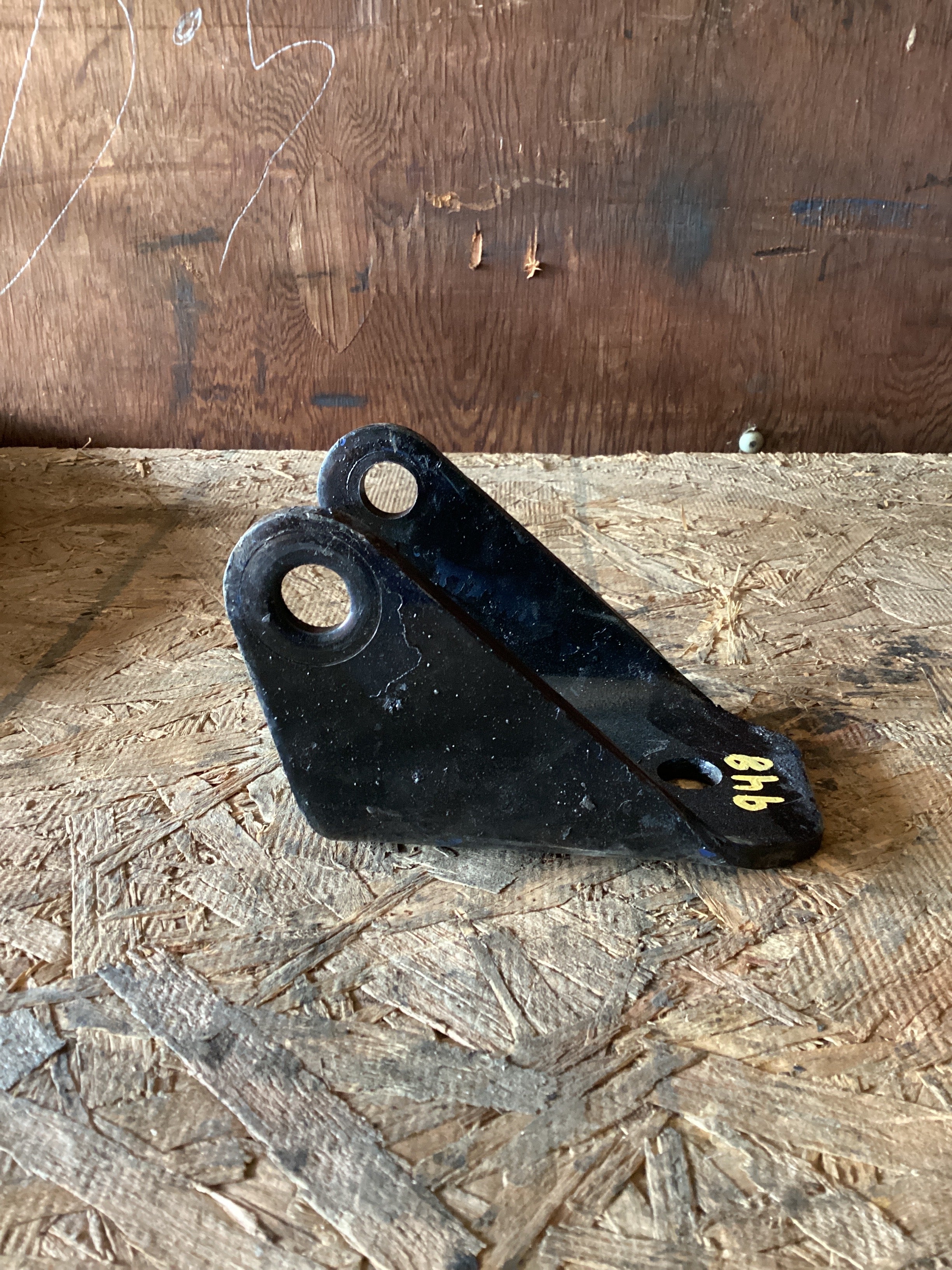 USED | UPPER SHOCK BRACKET INTERNATIONAL | SKU948