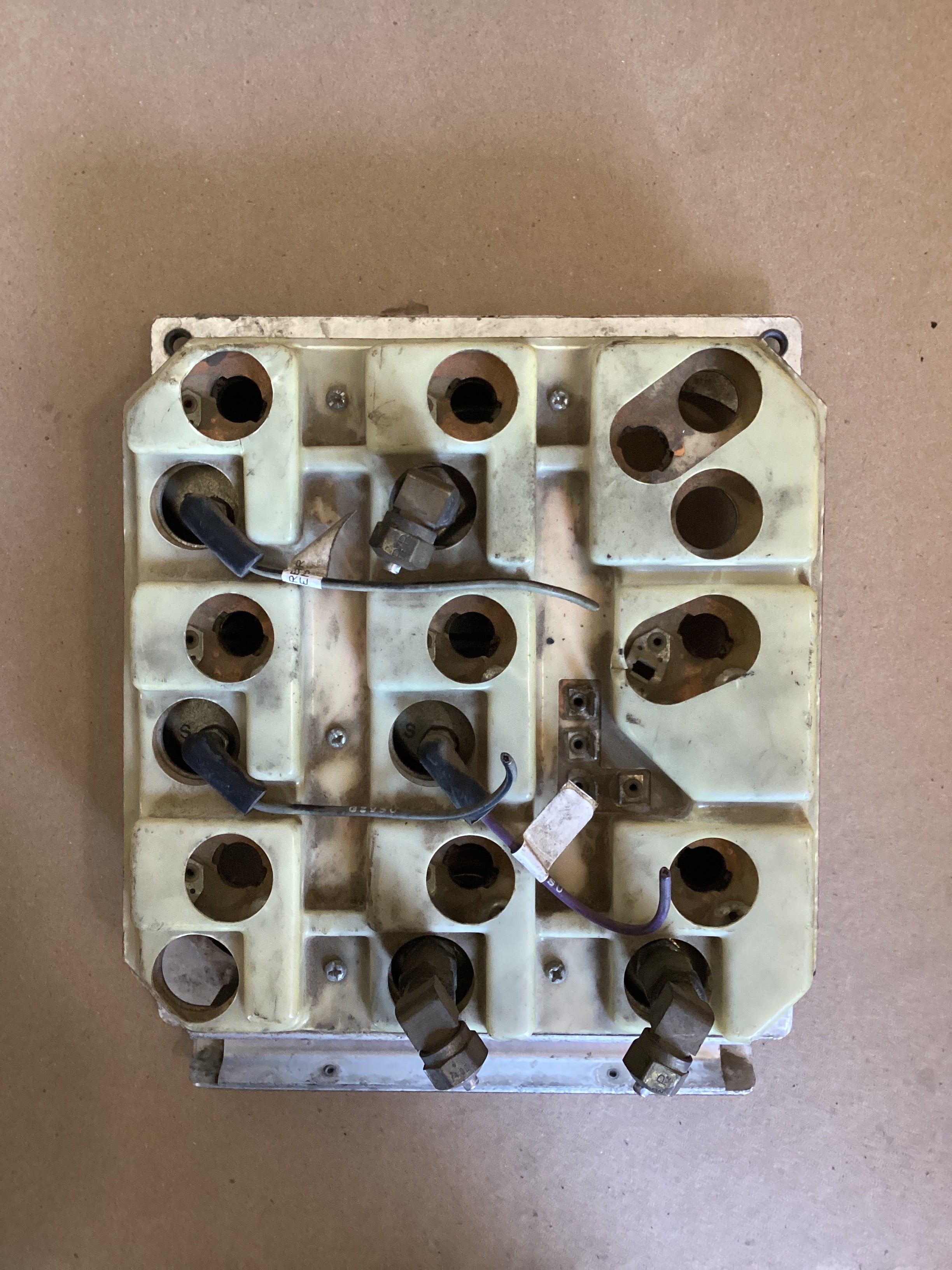 USED | DASHBOARD PANEL AIR PRESSURE APPL BRAKE PSI / OIL TEMPERATURE FWD REAR AXLE / OIL TEMPERATURE TRANSMISSION OIL TEMPERATURE REAR AXLE / AIR PRESSURE AIR SUSPENSION PSI AND AIR FILTER IN H2O VAC GAUGE ASSEMBLY KENWORTH | SKU1,600