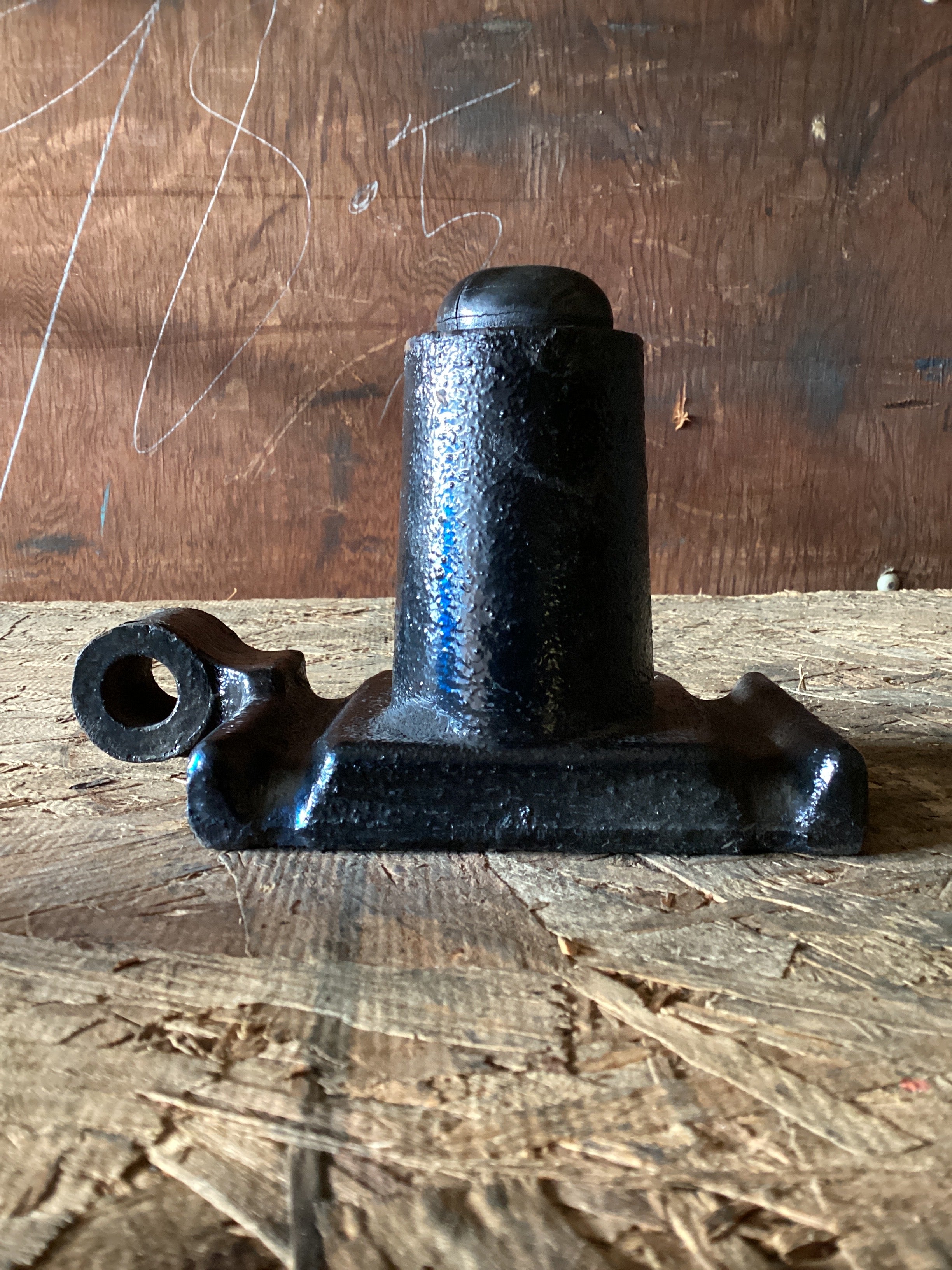 USED | FRONT SUSPENSION LEAF SPRING U BOLT PAD BRACKET LHS FREIGHTLINER | SKU1,015