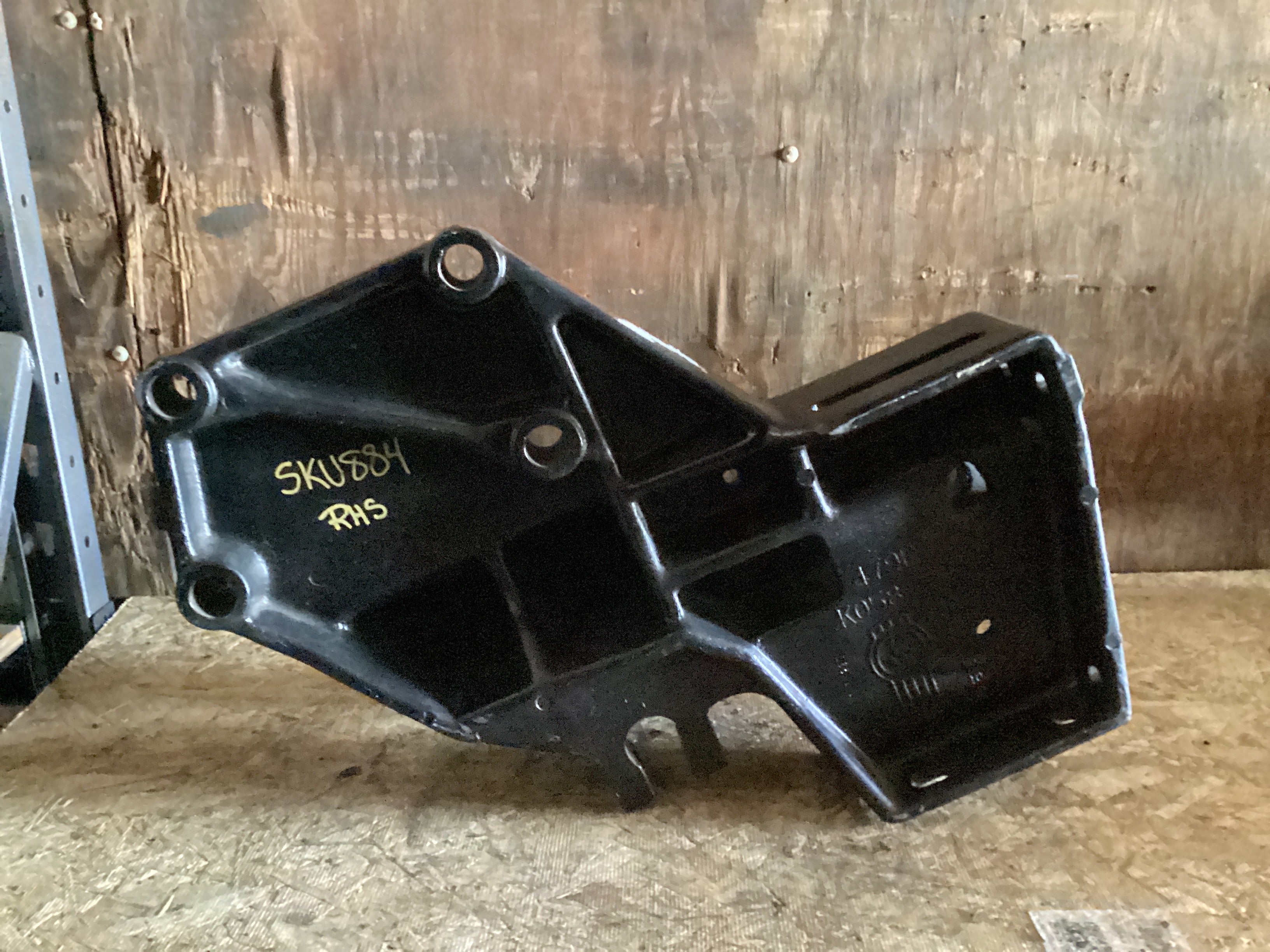 USED | FRONT SPRING HANGER FRAME RHS KENWORTH | SKU884