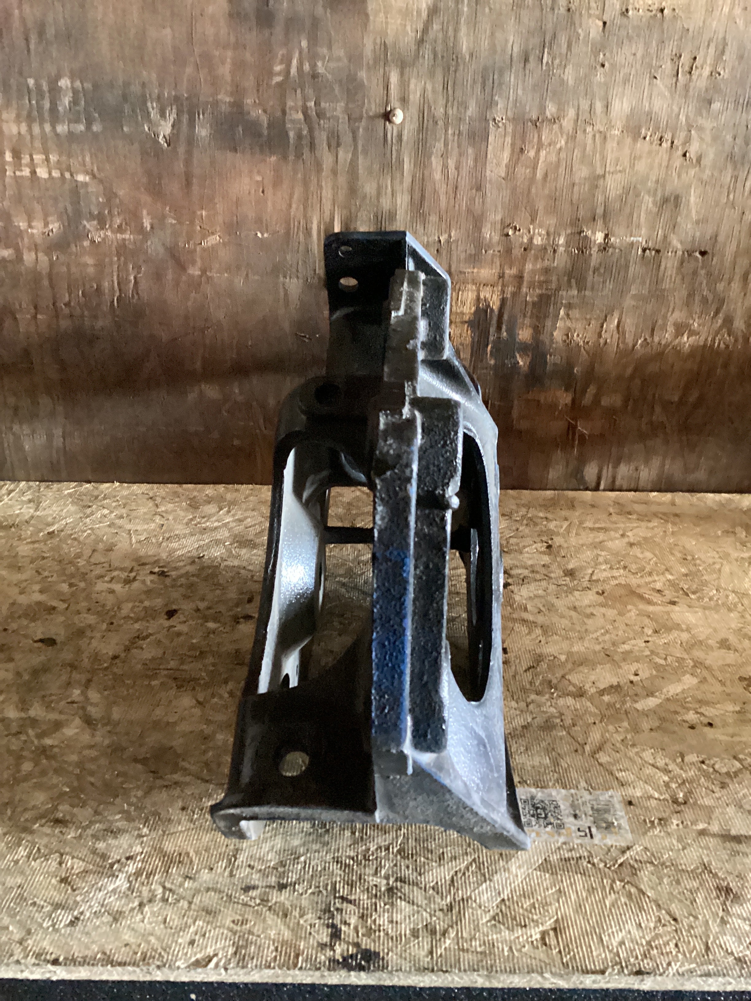 USED | FRONT SPRING HANGER FRAME RHS INTERNATIONAL | SKU883