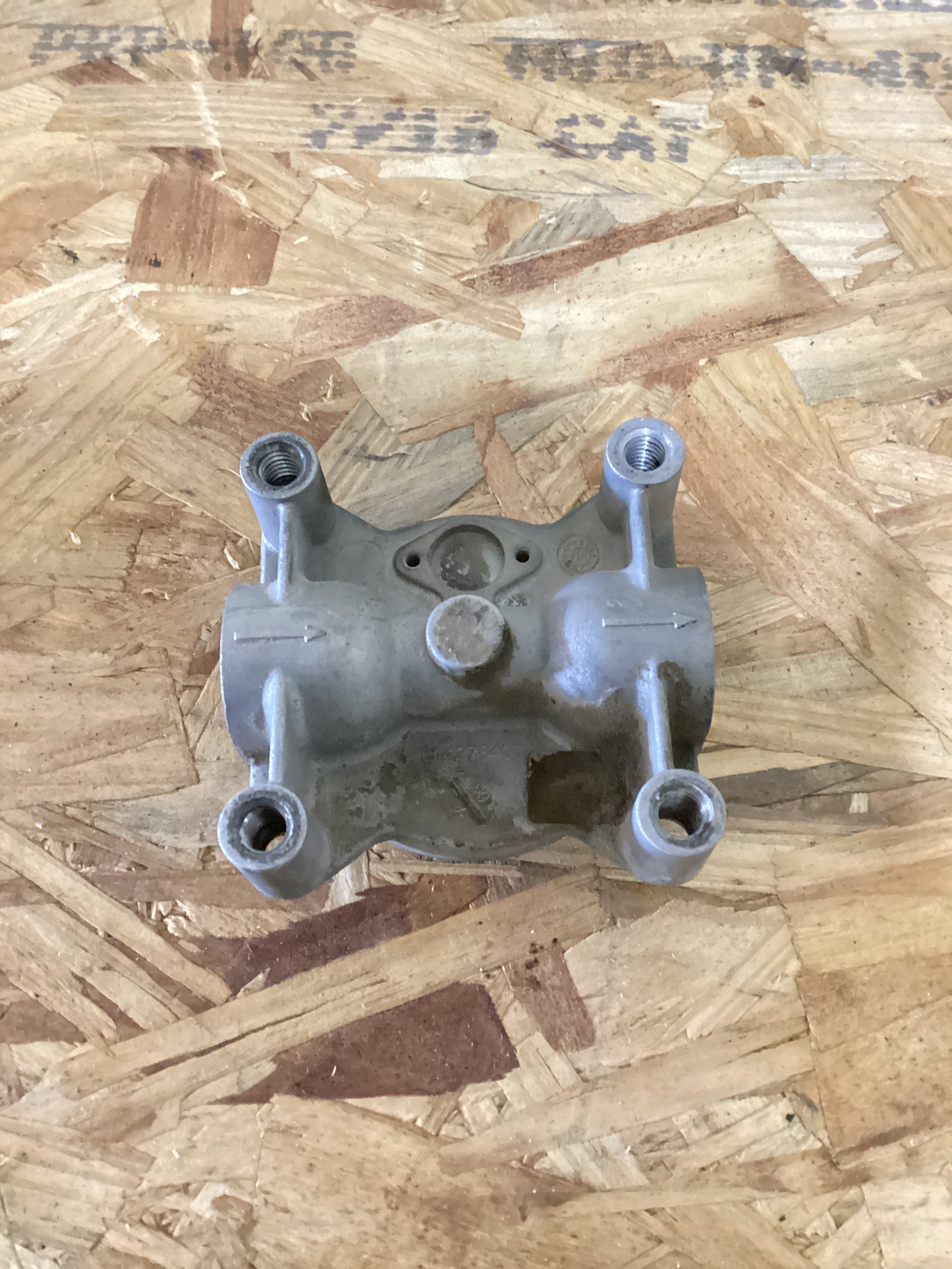 USED| HEAD BASE FOR FUEL FILTER INTERNATIONAL NAVISTAR | SKU682