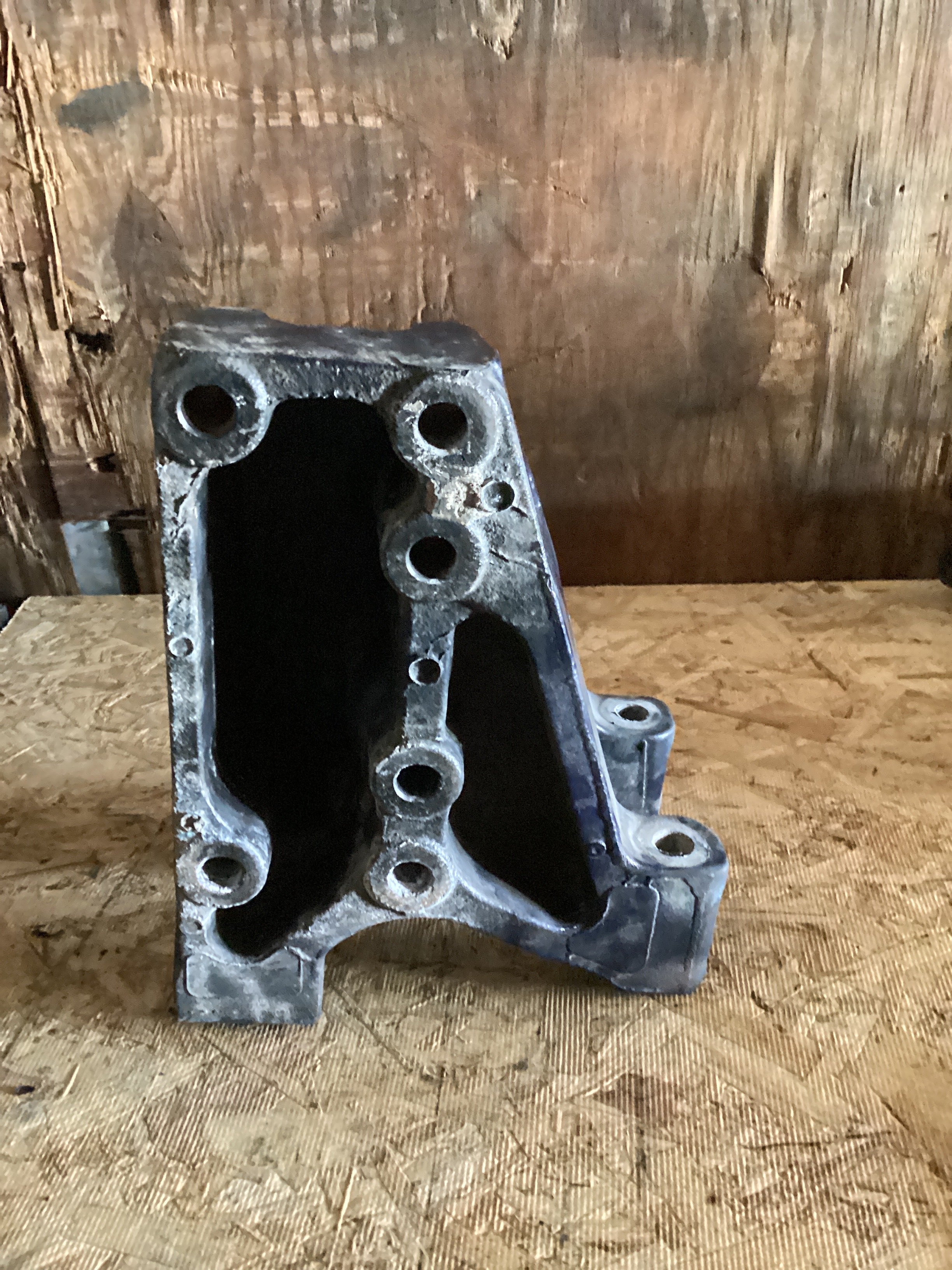 USED | REAR SUSPENSION LEAF HANGER RHS KW & PETERBILT | SKU781