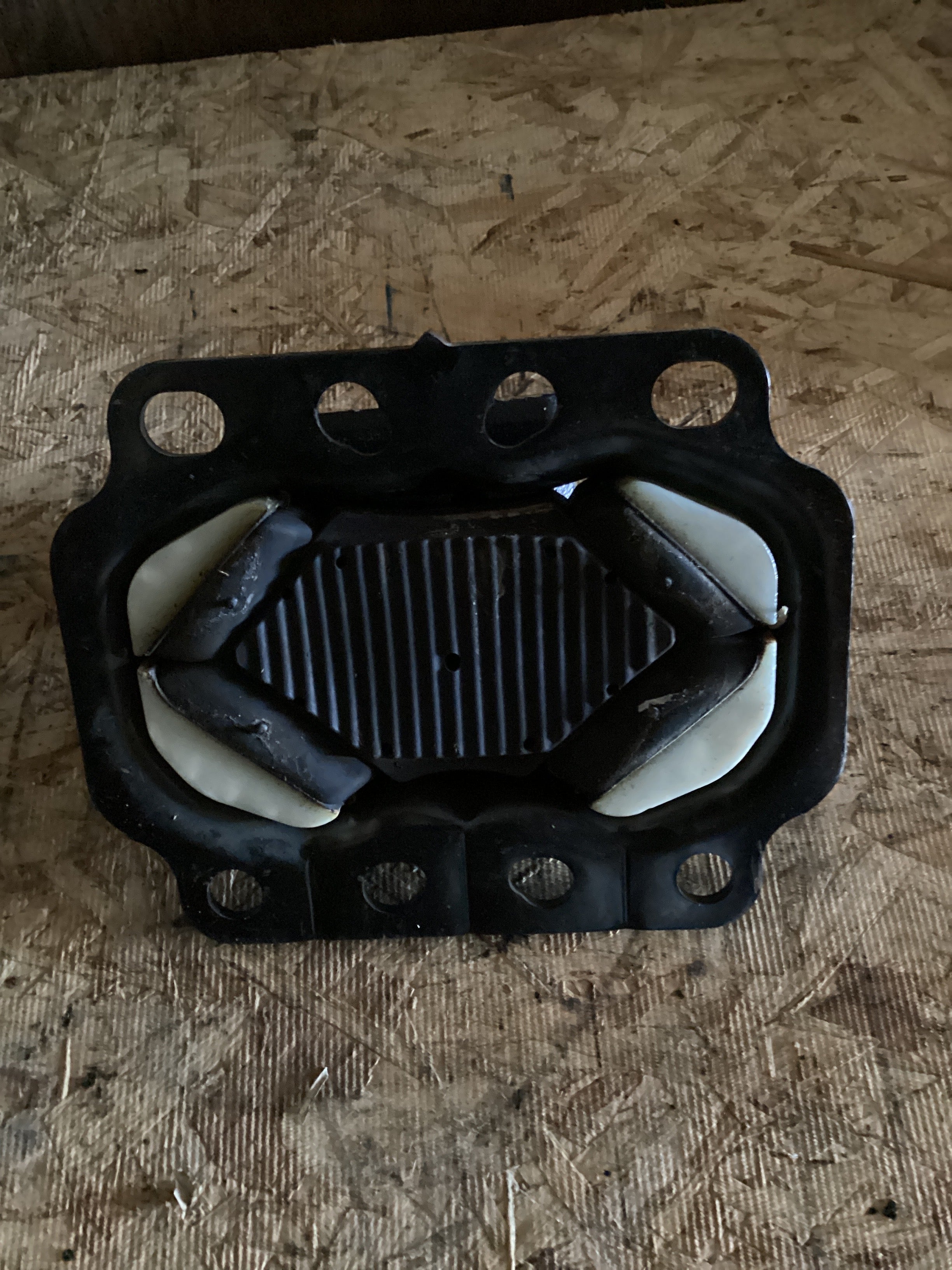 NEW | REAR ENGINE MOTOR MOUNT PACCAR | SKU787