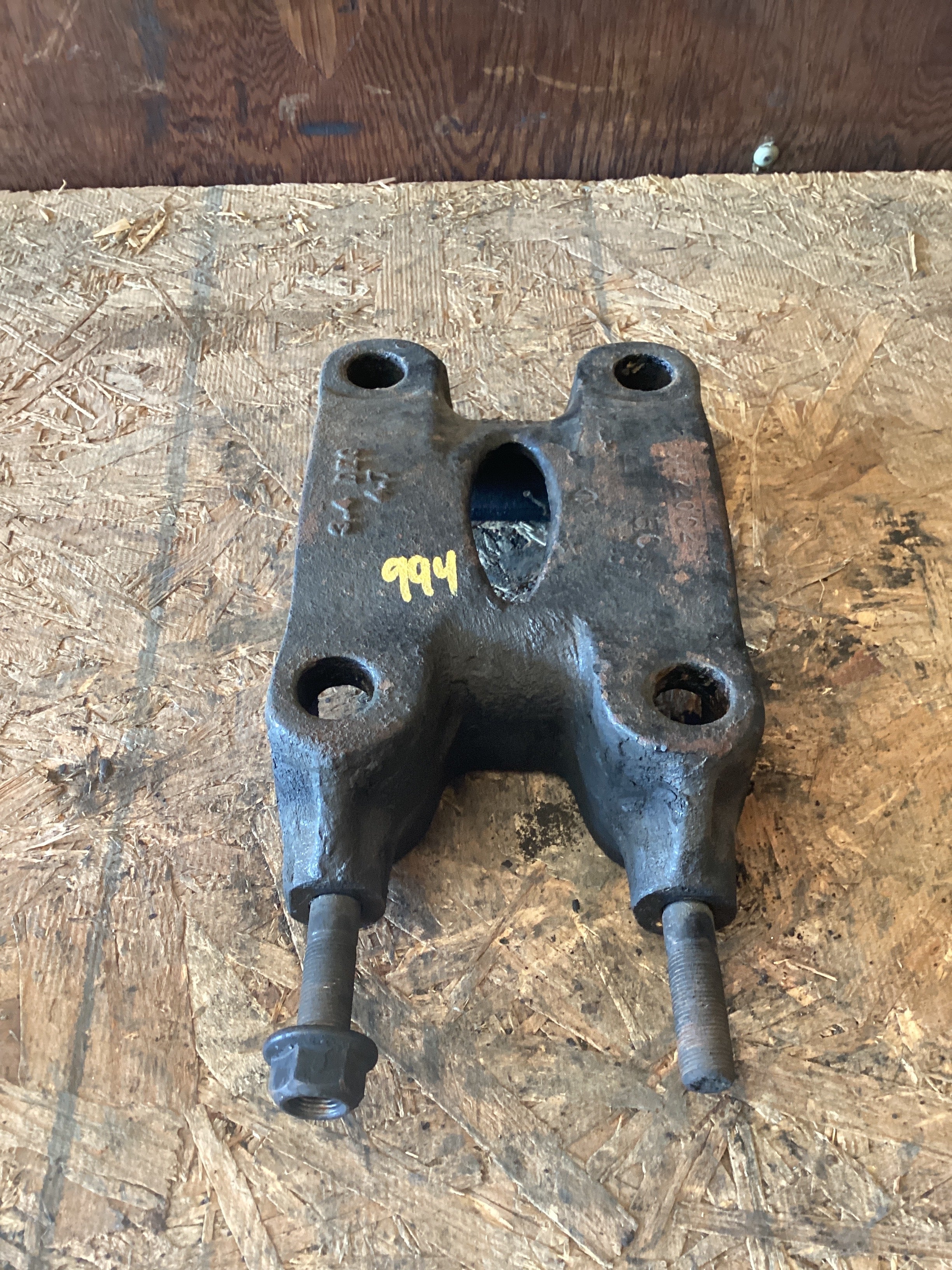 USED | REAR LEAF SPRING U BOLT PLATE BRACKET INTERNATIONAL | SKU994