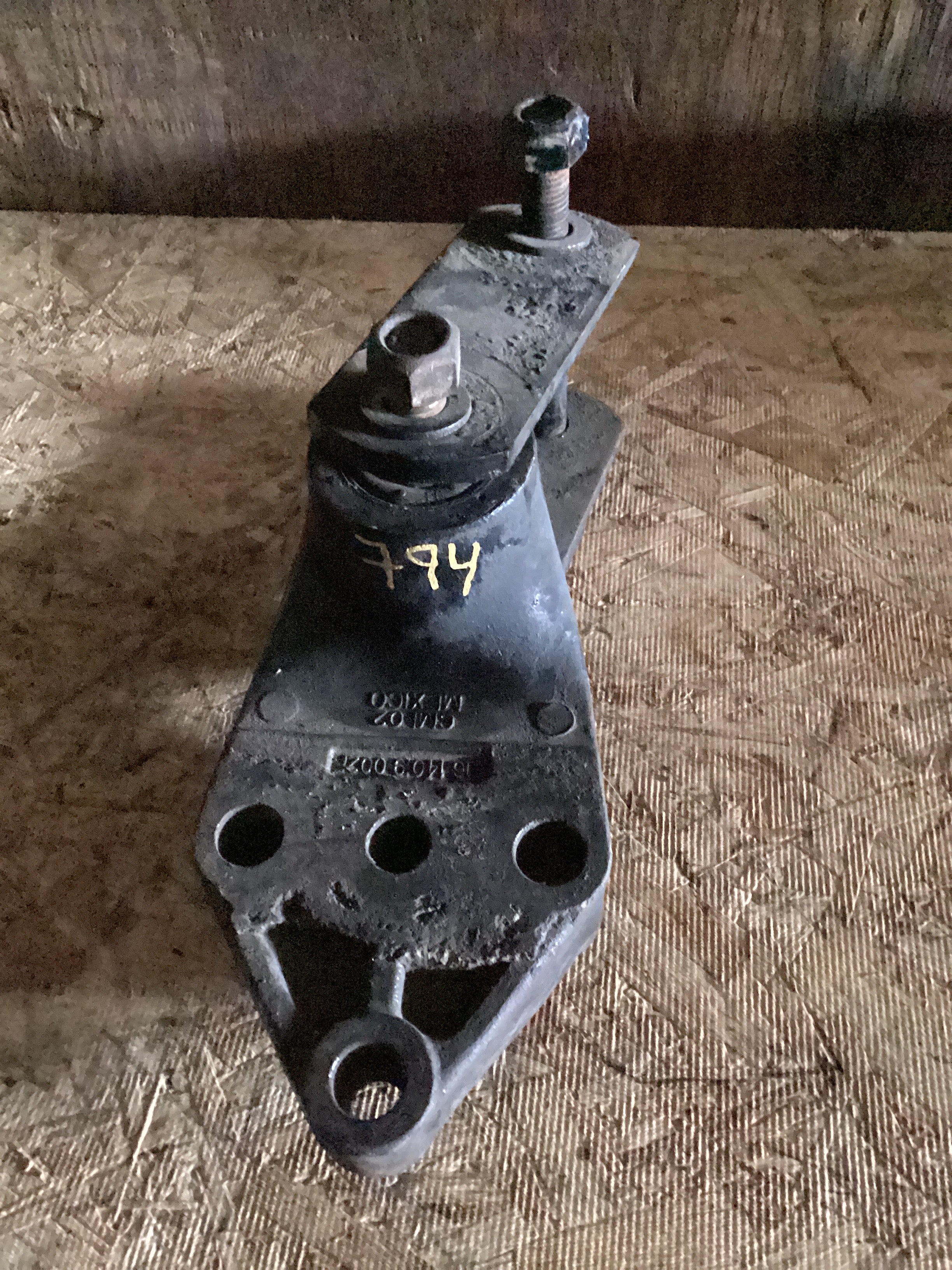 USED | STEER LEAF SPRING HANGER FREIGHTLINER | SKU794