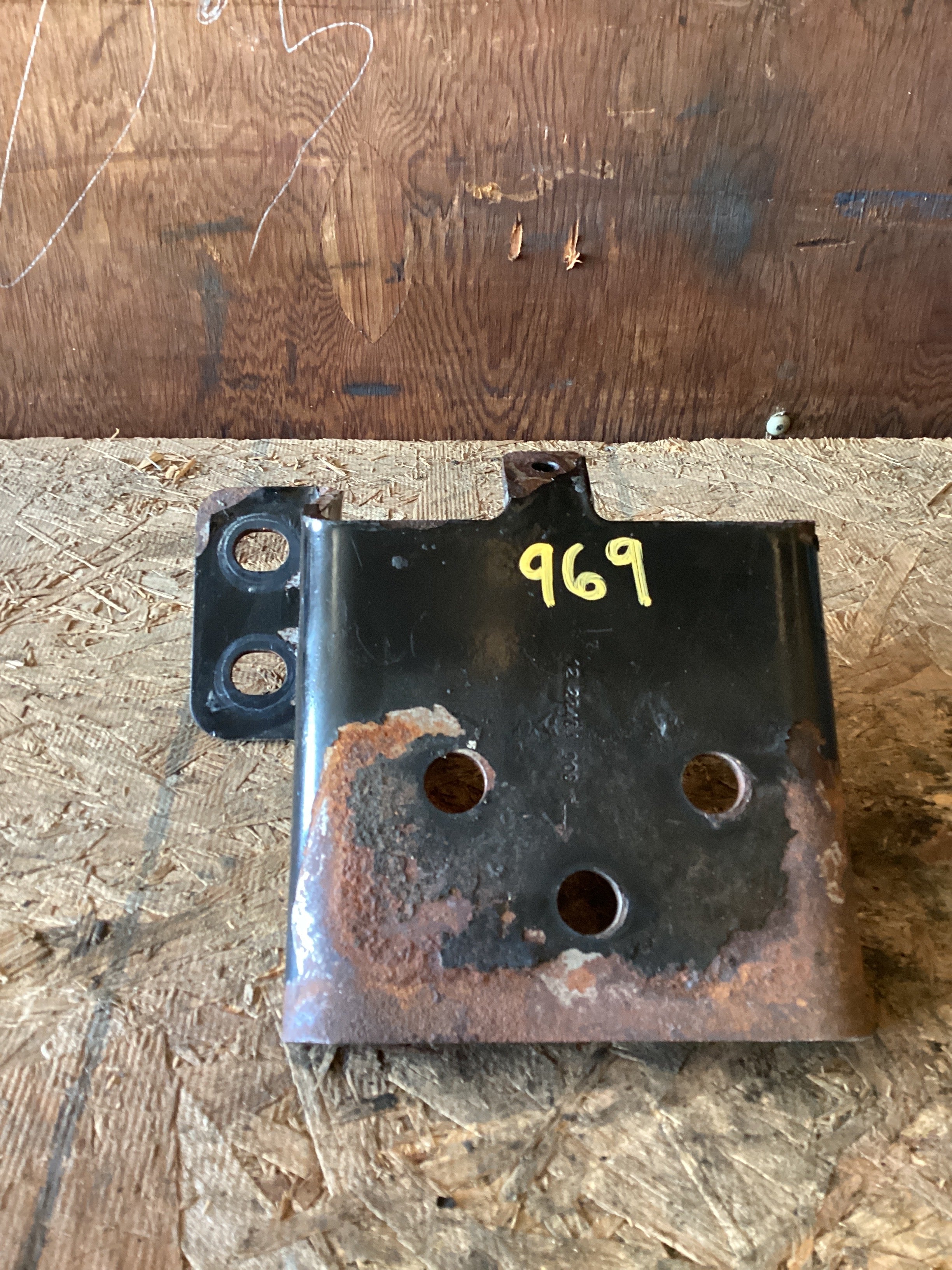 USED | AIR DRYER BRACKET CASCADIA | SKU969