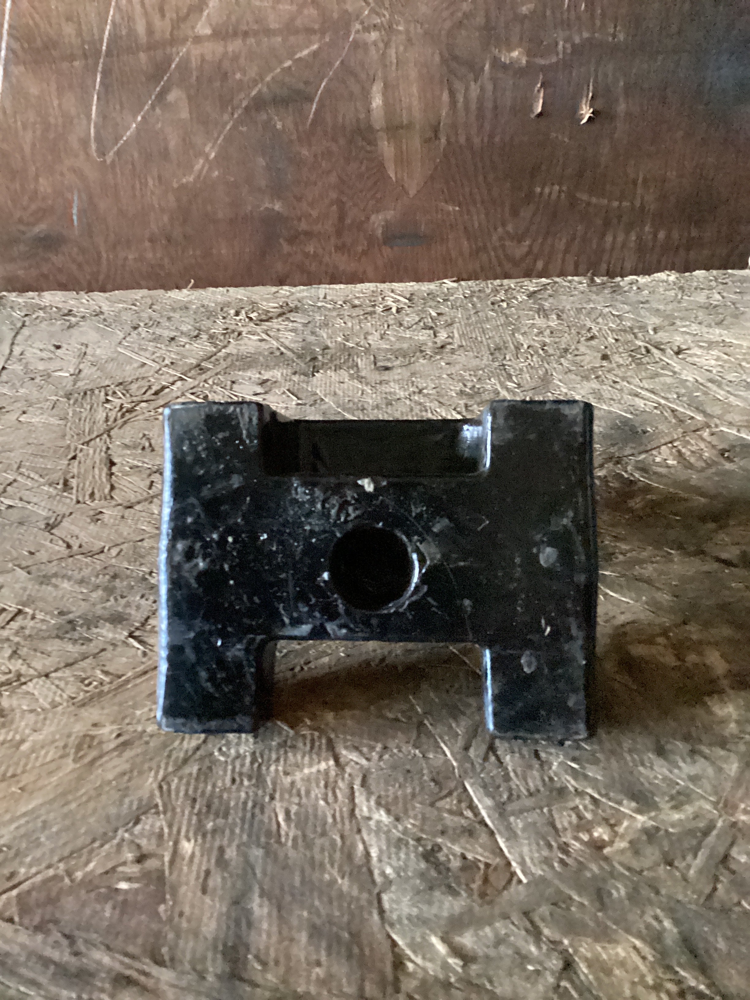 USED | FRONT SUSPENSION LEAF SPRING U BOLT AND LOWER SHOCK BRACKET PETERBILT | SKU1,006