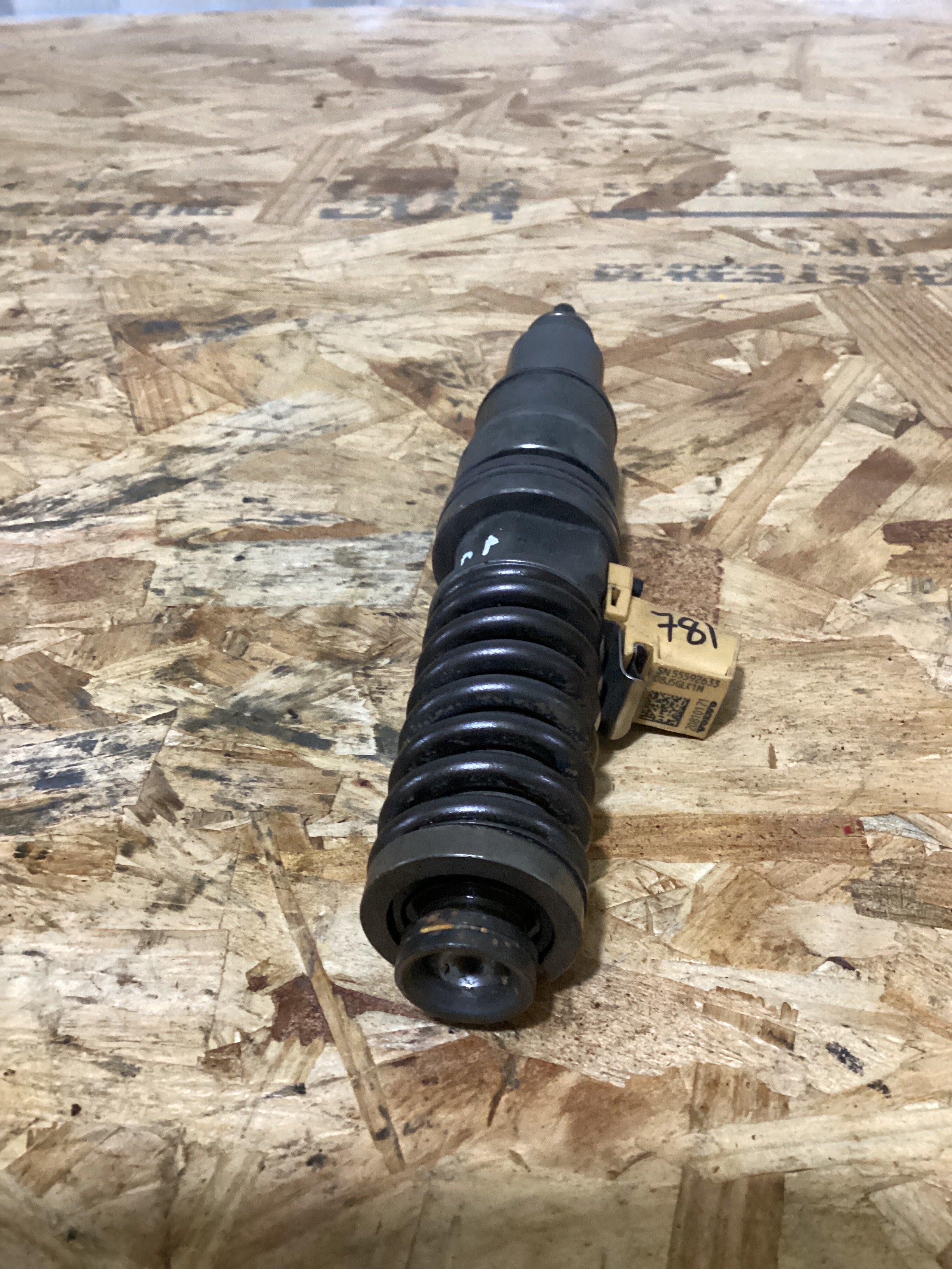 USED | FUEL INJECTOR VOLVO D12 | SKU781