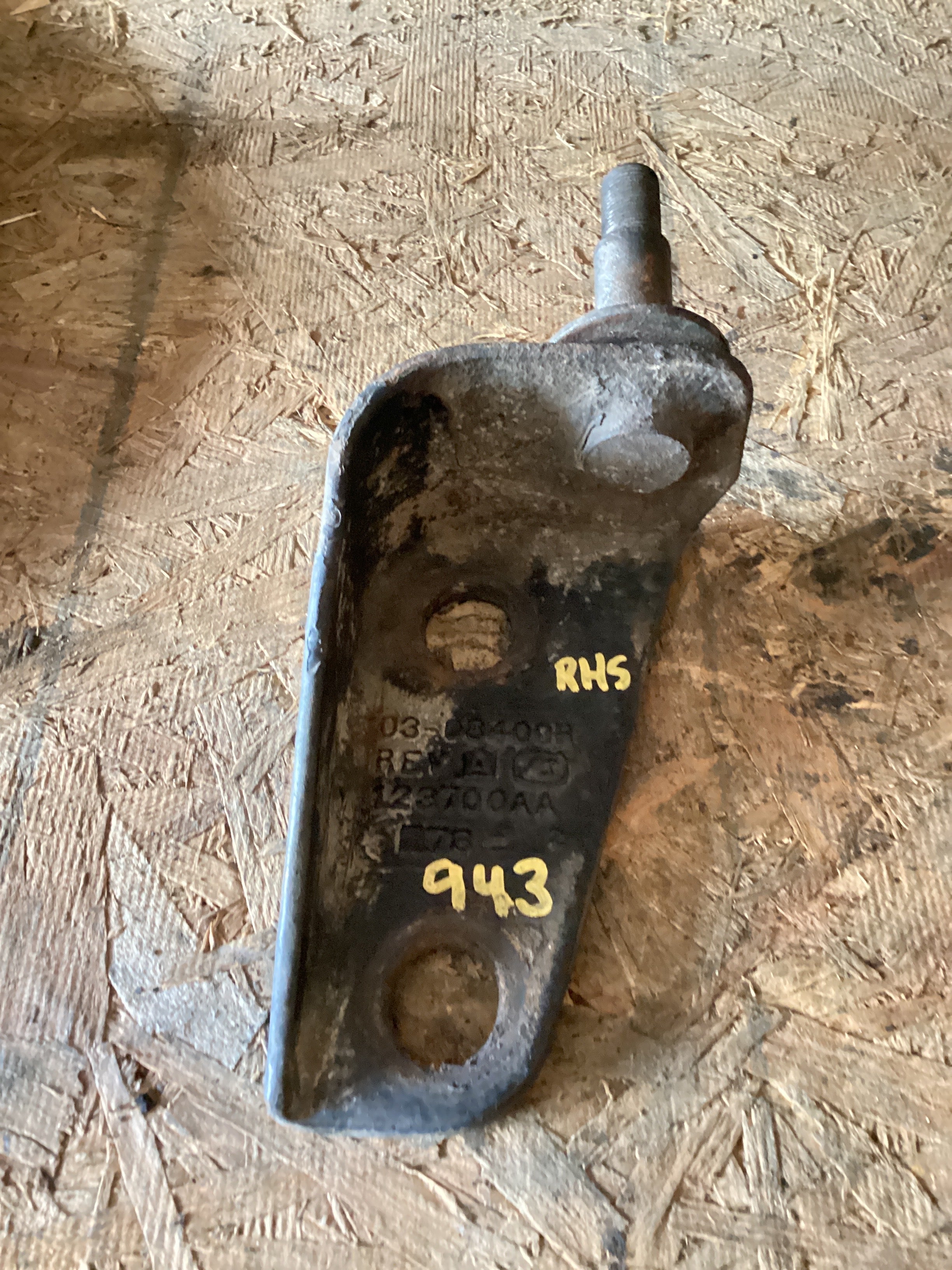 USED | FRONT LOWER SHOCK MOUNTING BRACKET RHS | SKU943