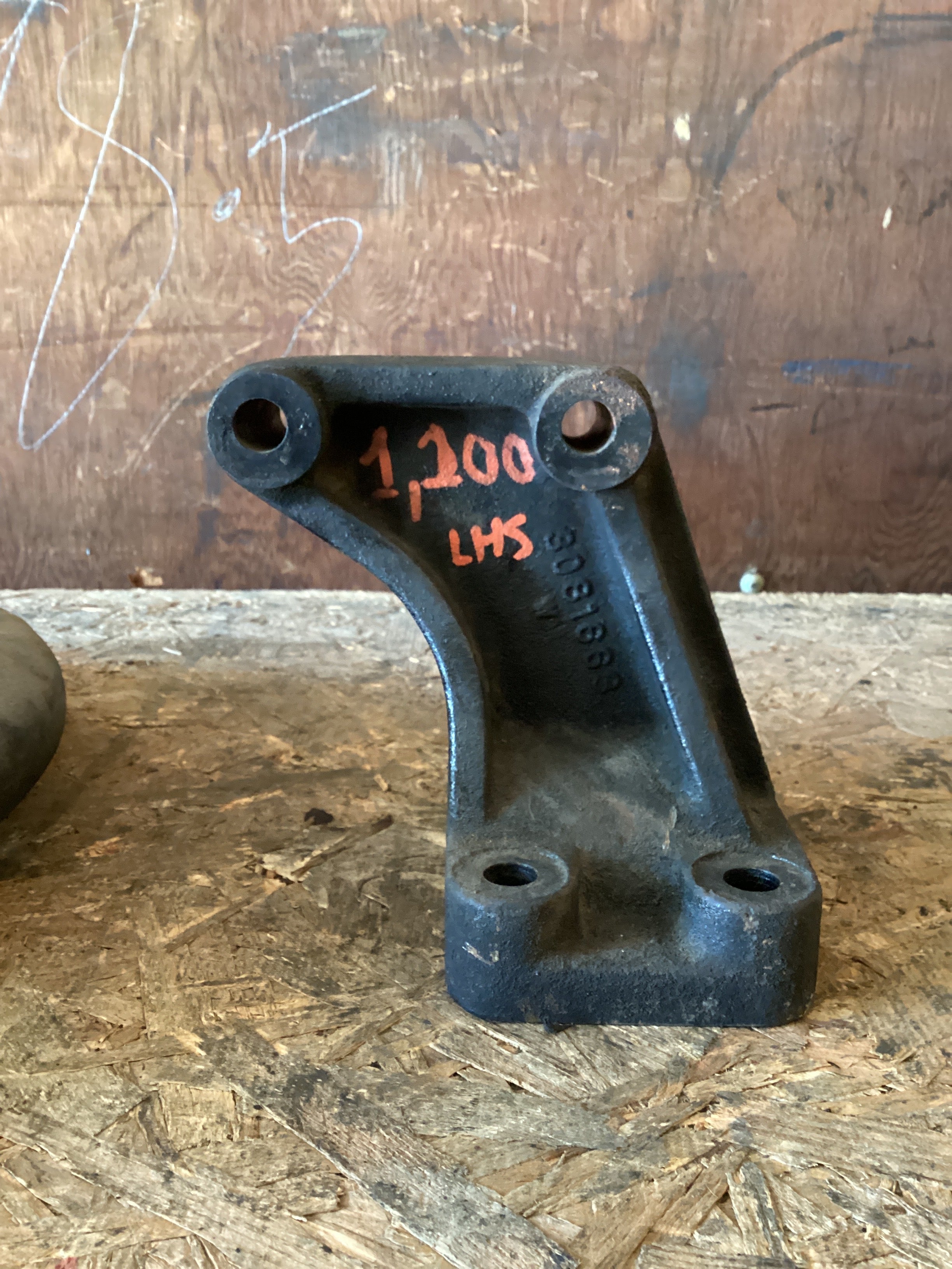 USED | ENGINE MOUNT LHS DETROIT | SKU1,100