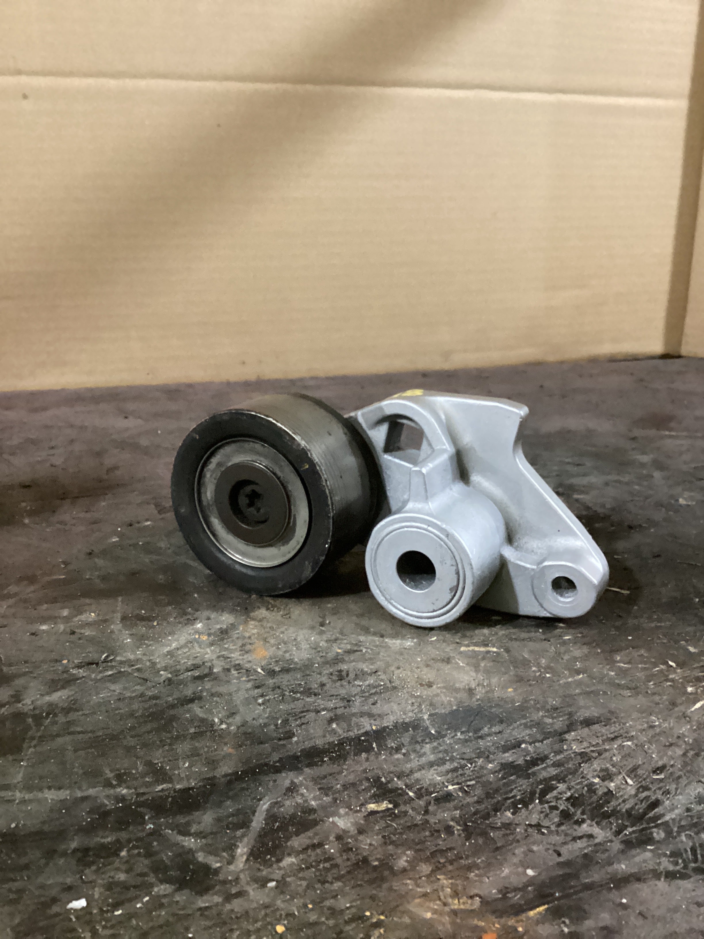 USED | ENGINE BELT TENSIONER | SKU851