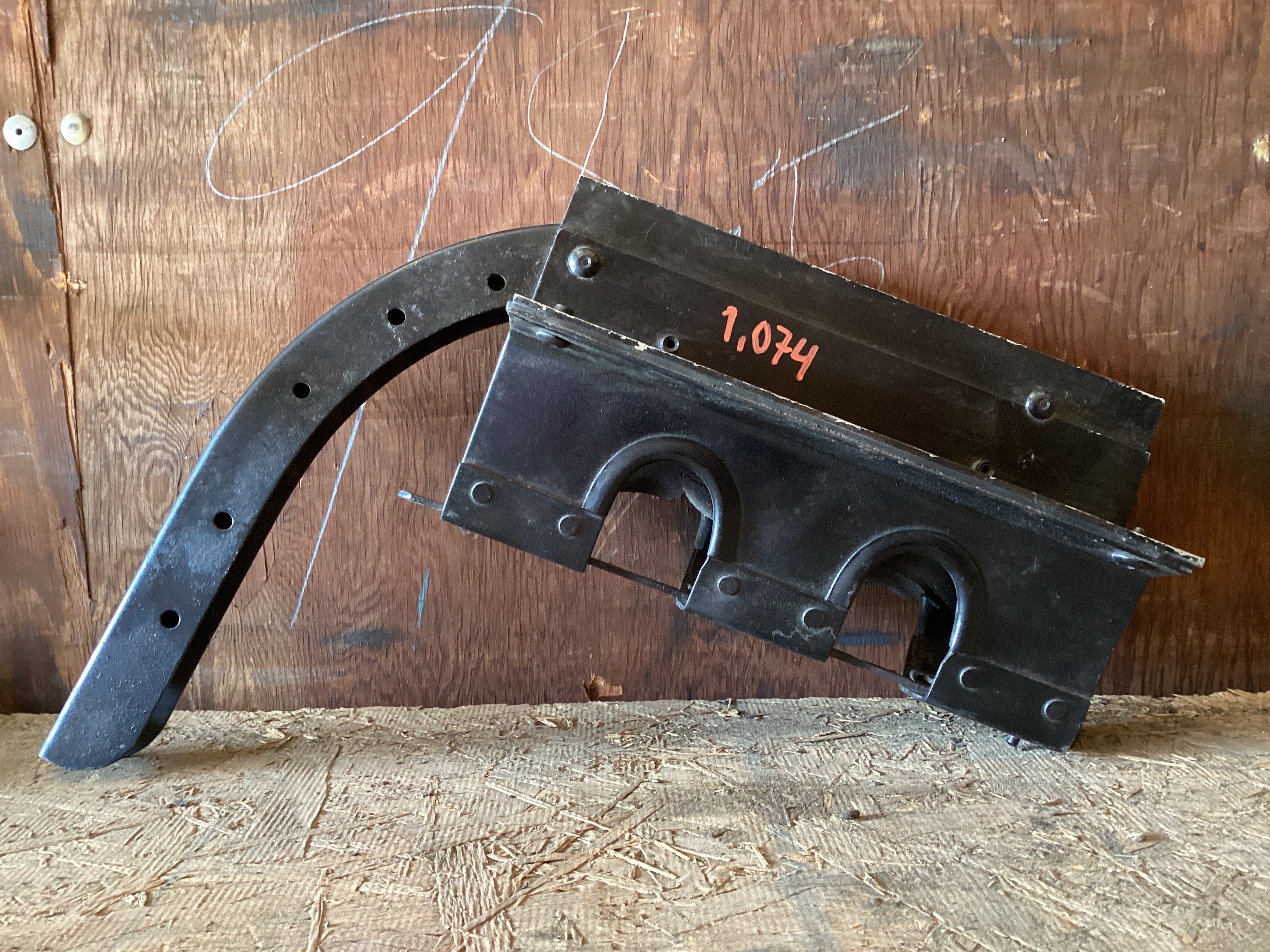 USED | CAB EXTENDER FAIRING BRACKET ASSY FREIGHTLINER | 1,074