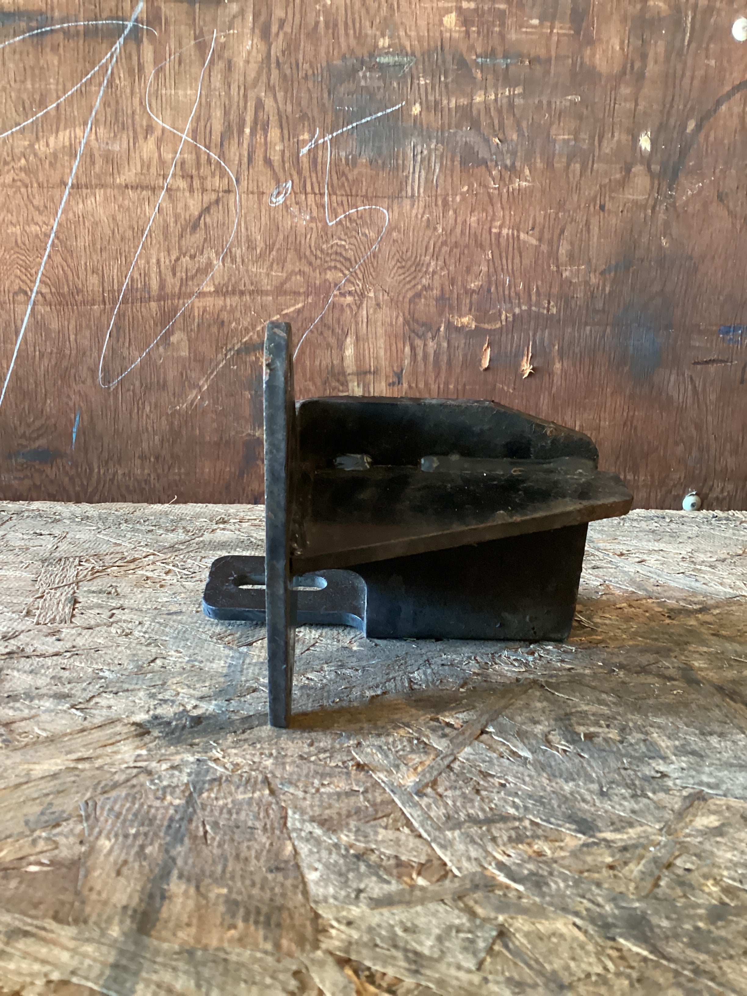 USED | FRONT BUMPER BRACKET RHS KENWORTH | SKU1,030