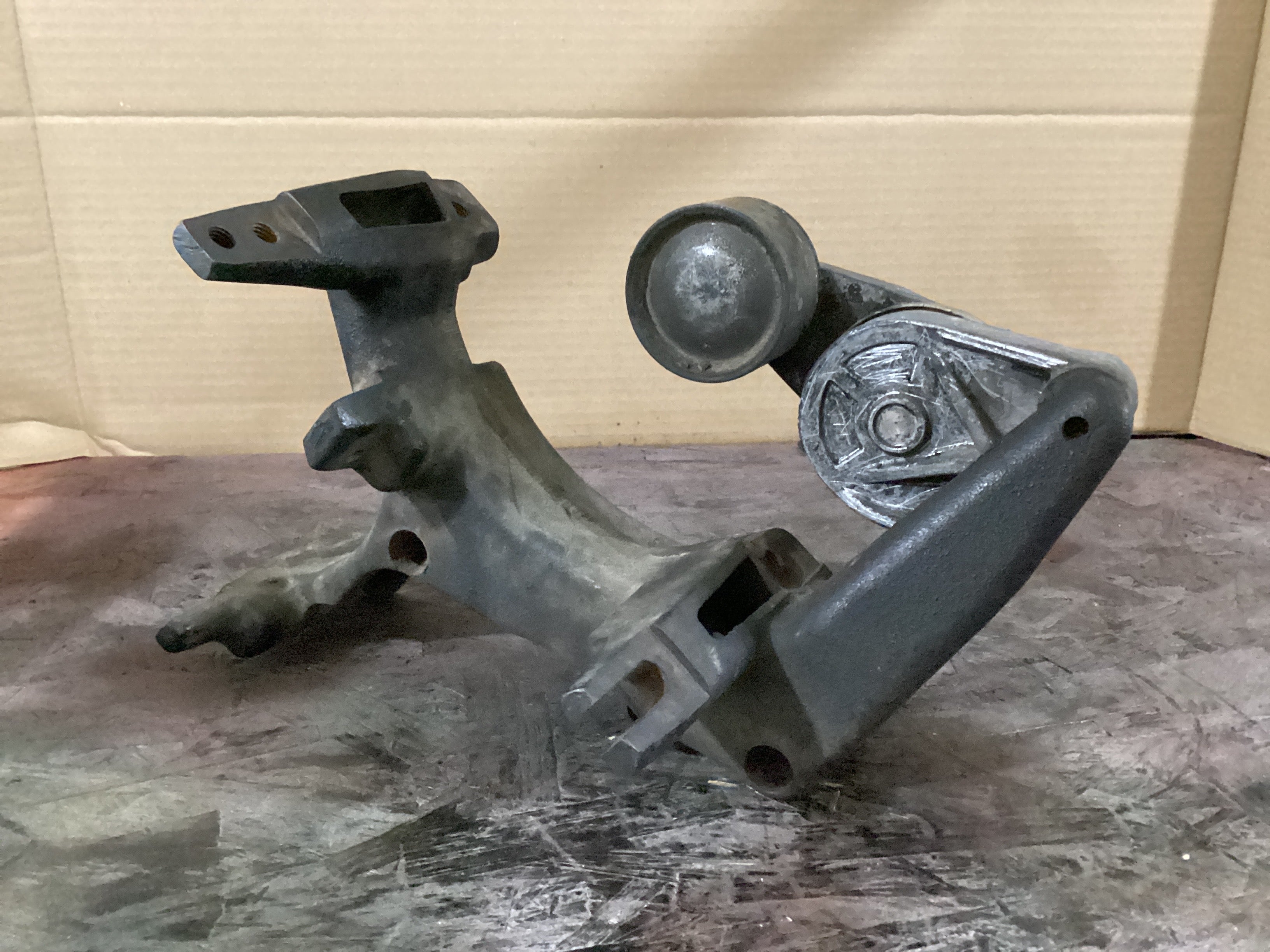 USED | ENGINE BRACKET WITH TENSIONER VOLVO 2019 D13 | SKU821
