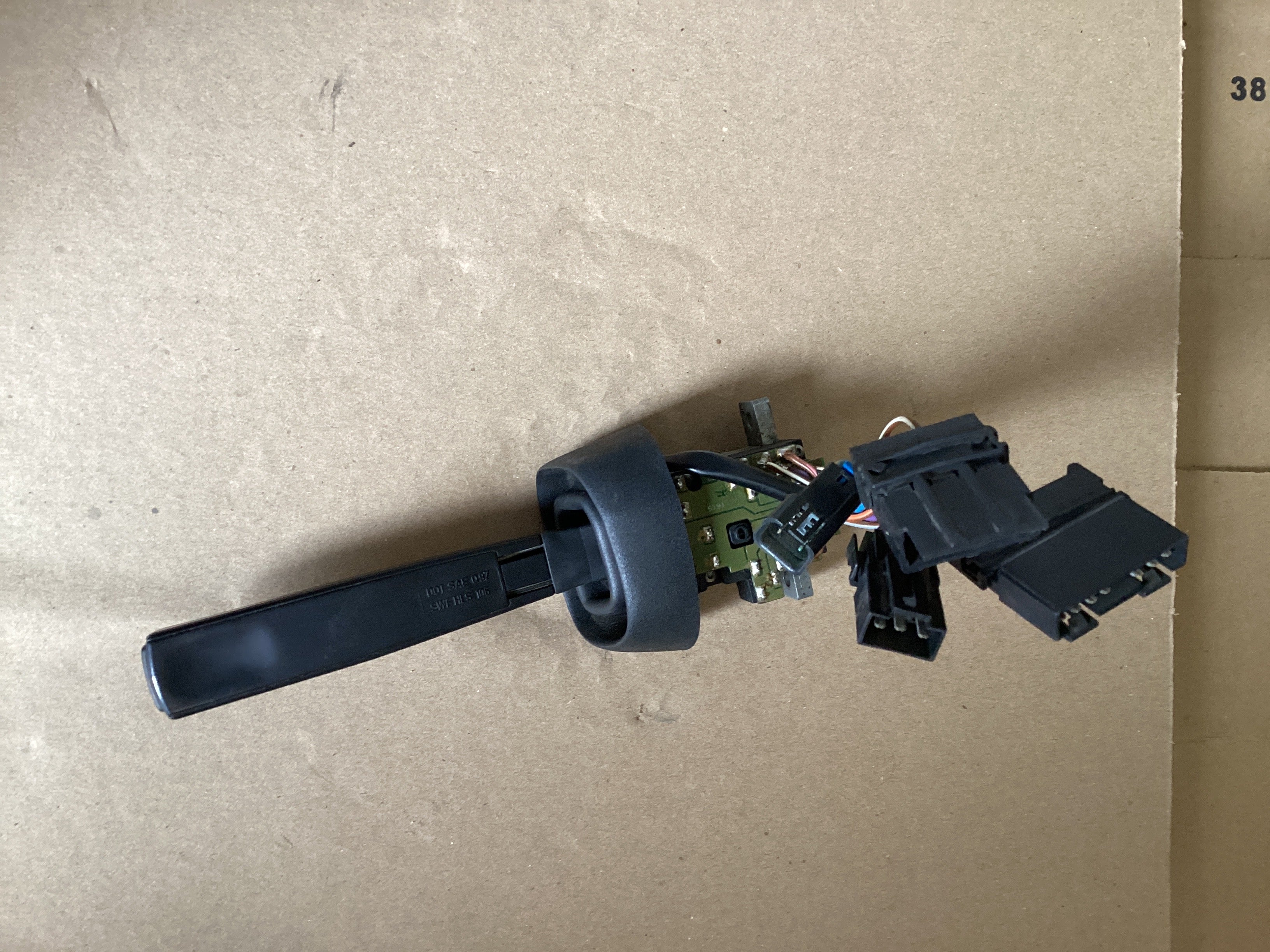 USED | TURN SIGNAL LIGHT AND CRUISE CONTROL SWITCH VOLVO | SKU1,623
