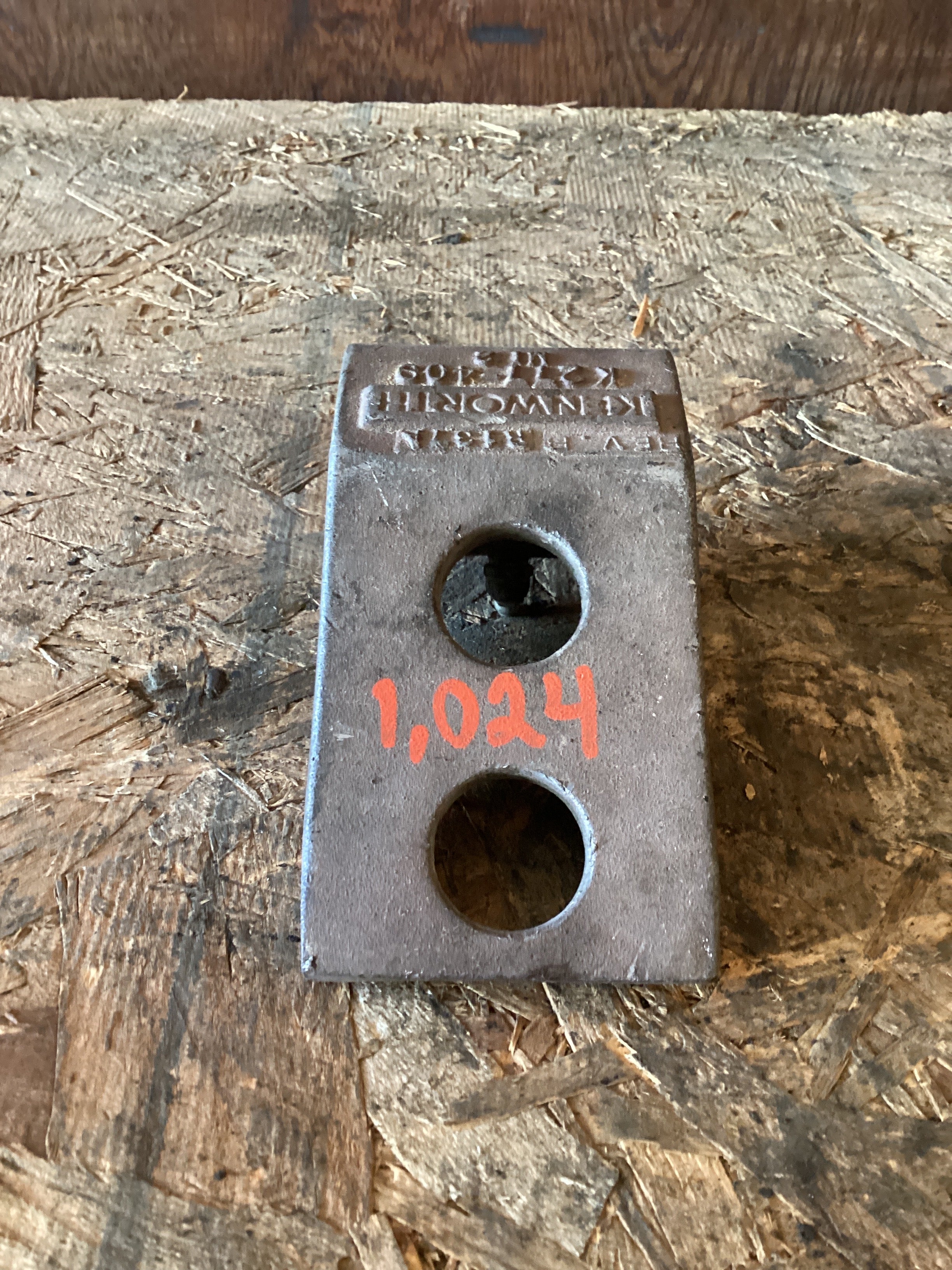 USED | HOOD HINGE KENWORTH | SKU1,024