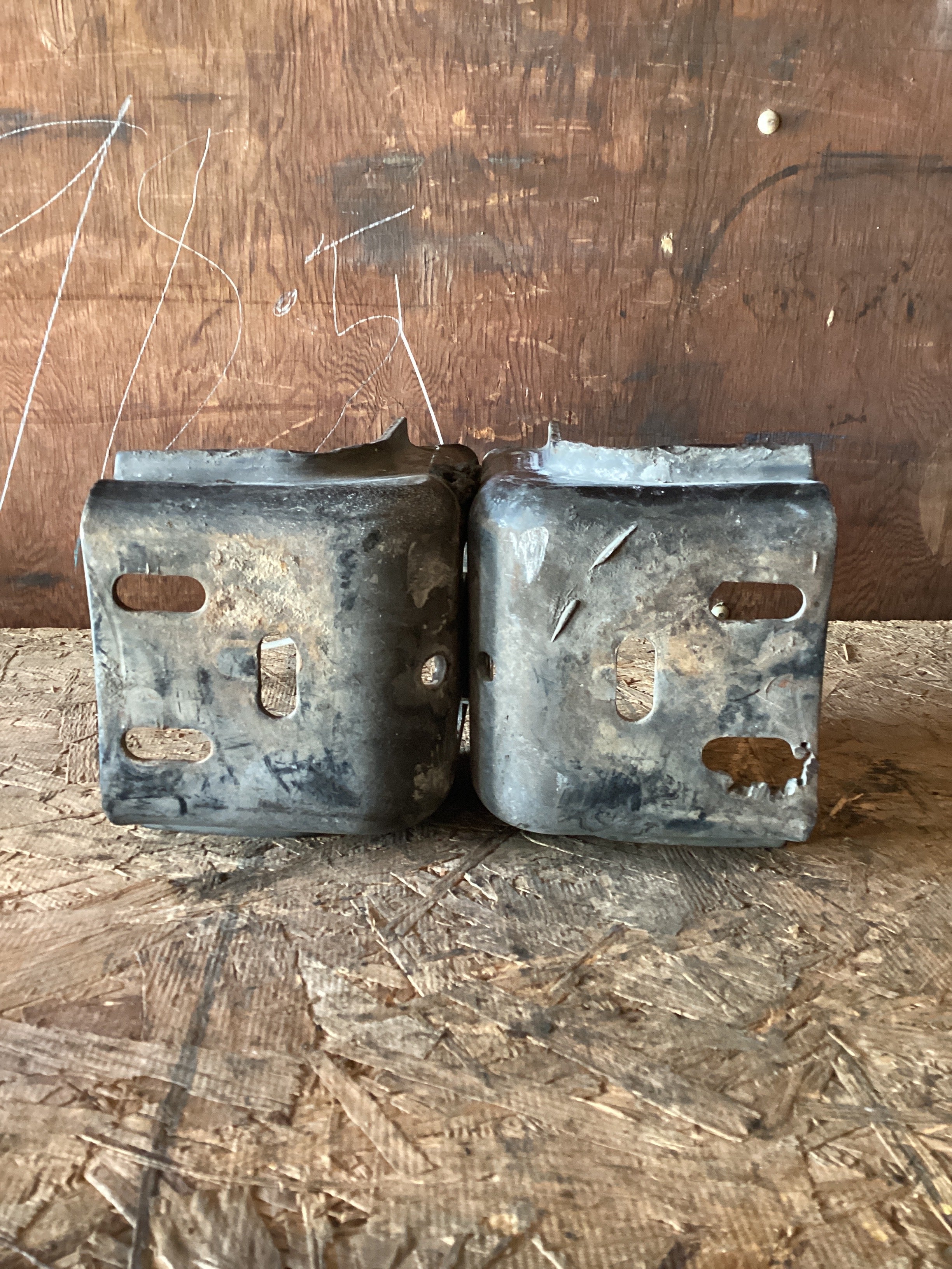 USED | FRONT BUMPER BRACKET LHS AND RHS VOLVO | SKU984