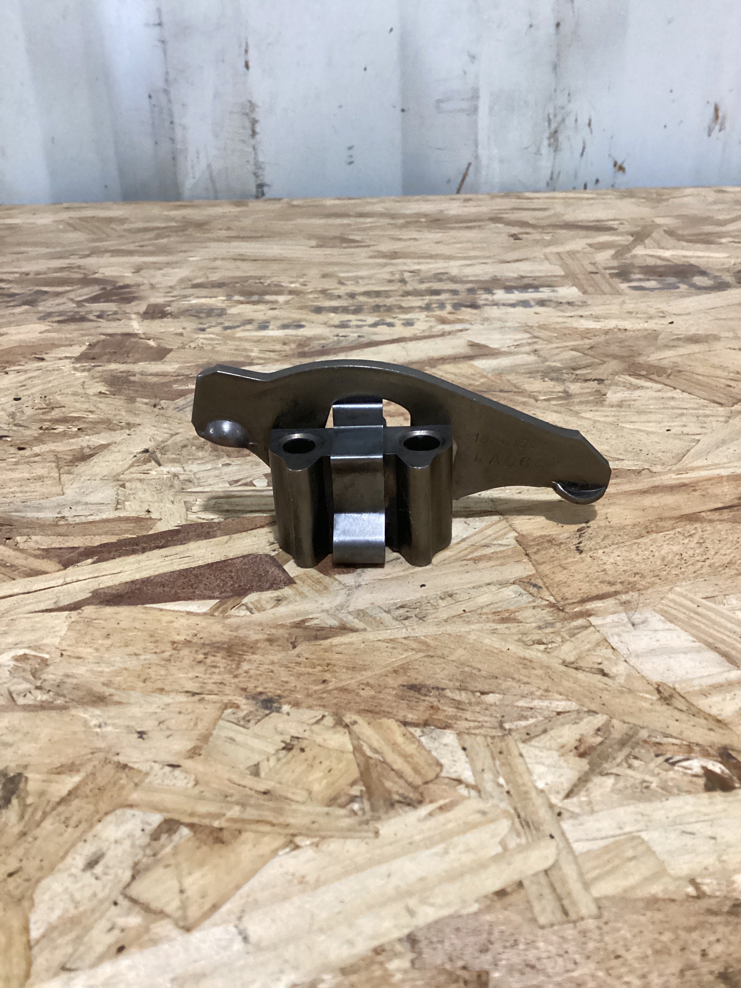 USED | ENGINE INTAKE VALVE ROCKER ARM INTERNATIONAL NAVISTAR | SKU693