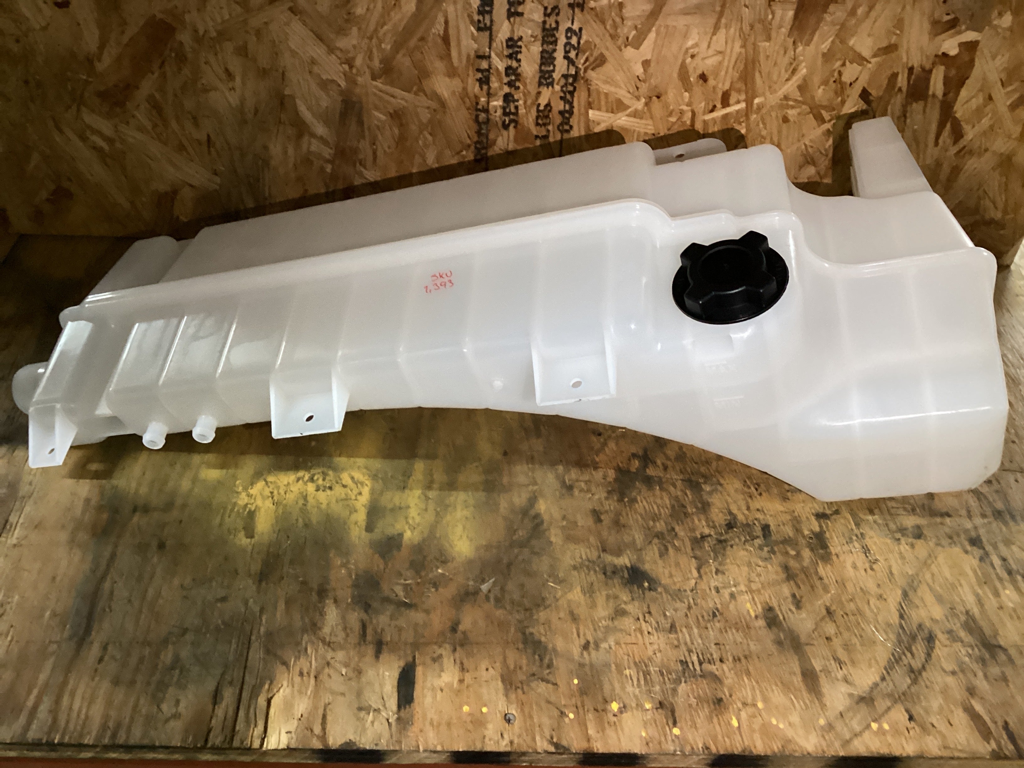 NEW | COOLANT RESERVOIR VOLVO VNL | SKU1,393