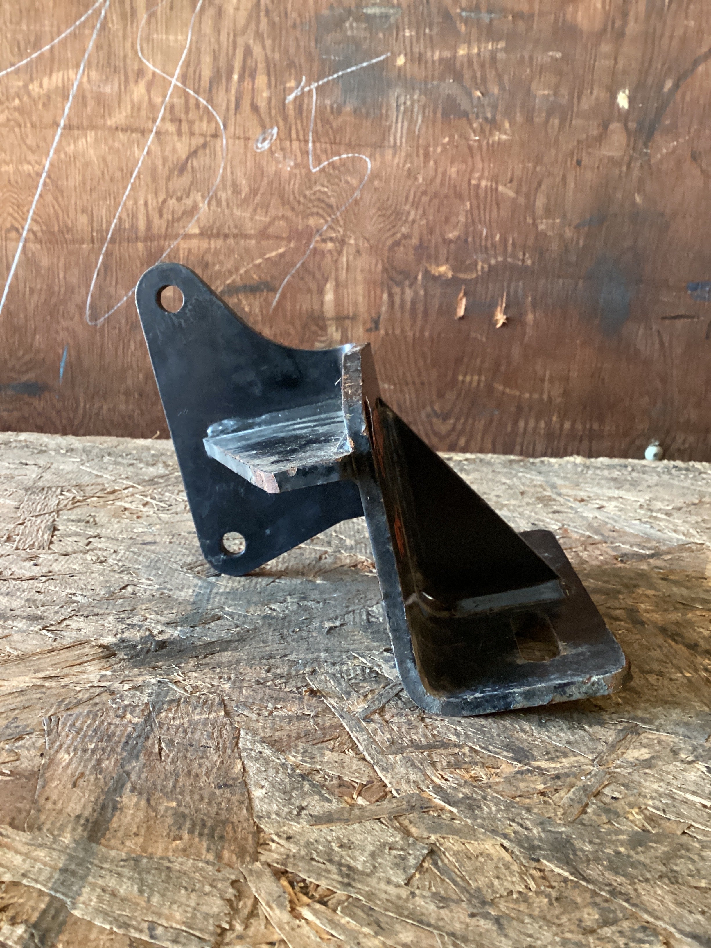 USED | FRONT BUMPER BRACKET RHS KENWORTH | SKU1,030