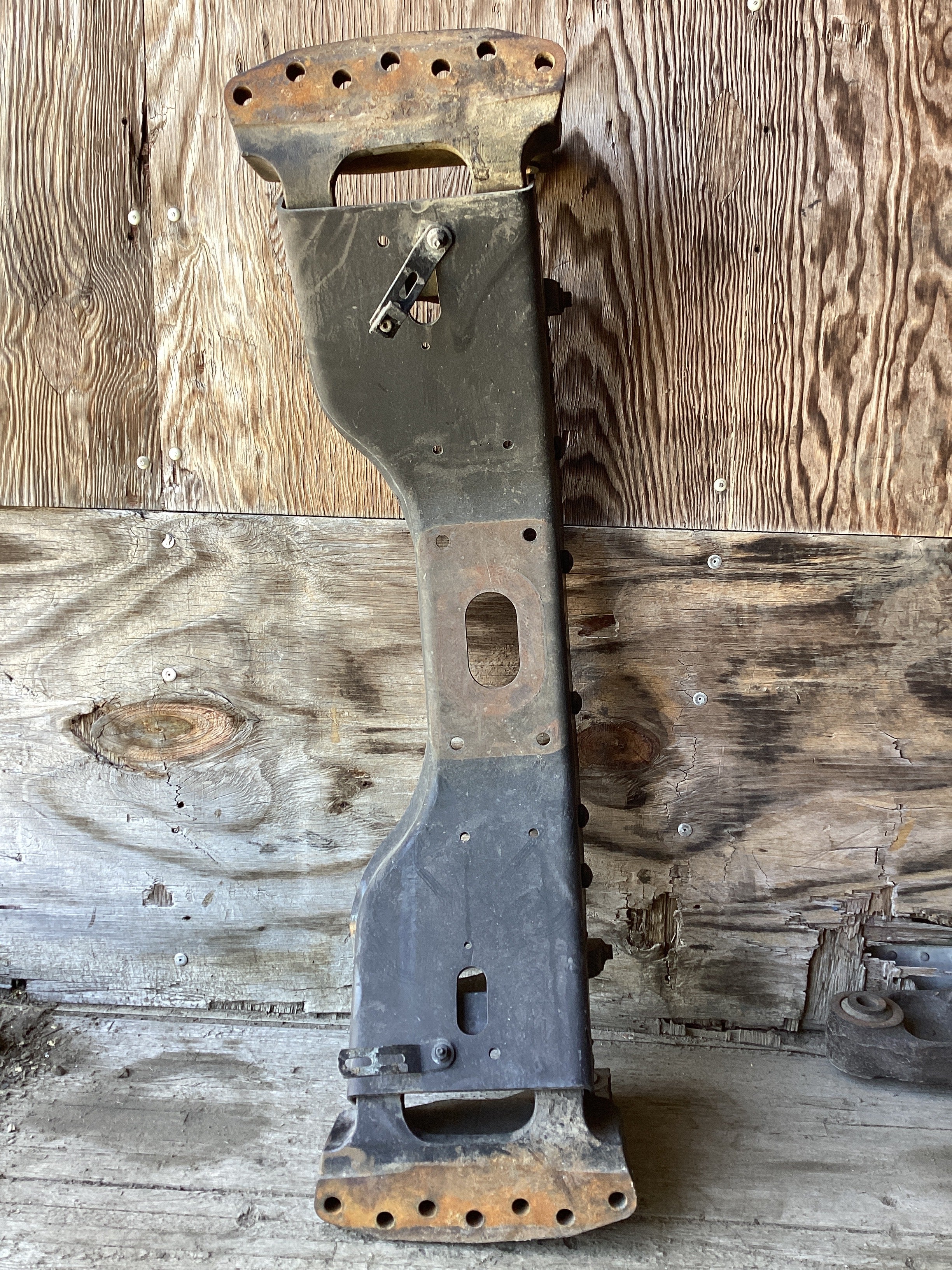 USED | FRAME CROSSMEMBER WITH SIDE BRACKETS ASSY VOLVO | SKU1,116