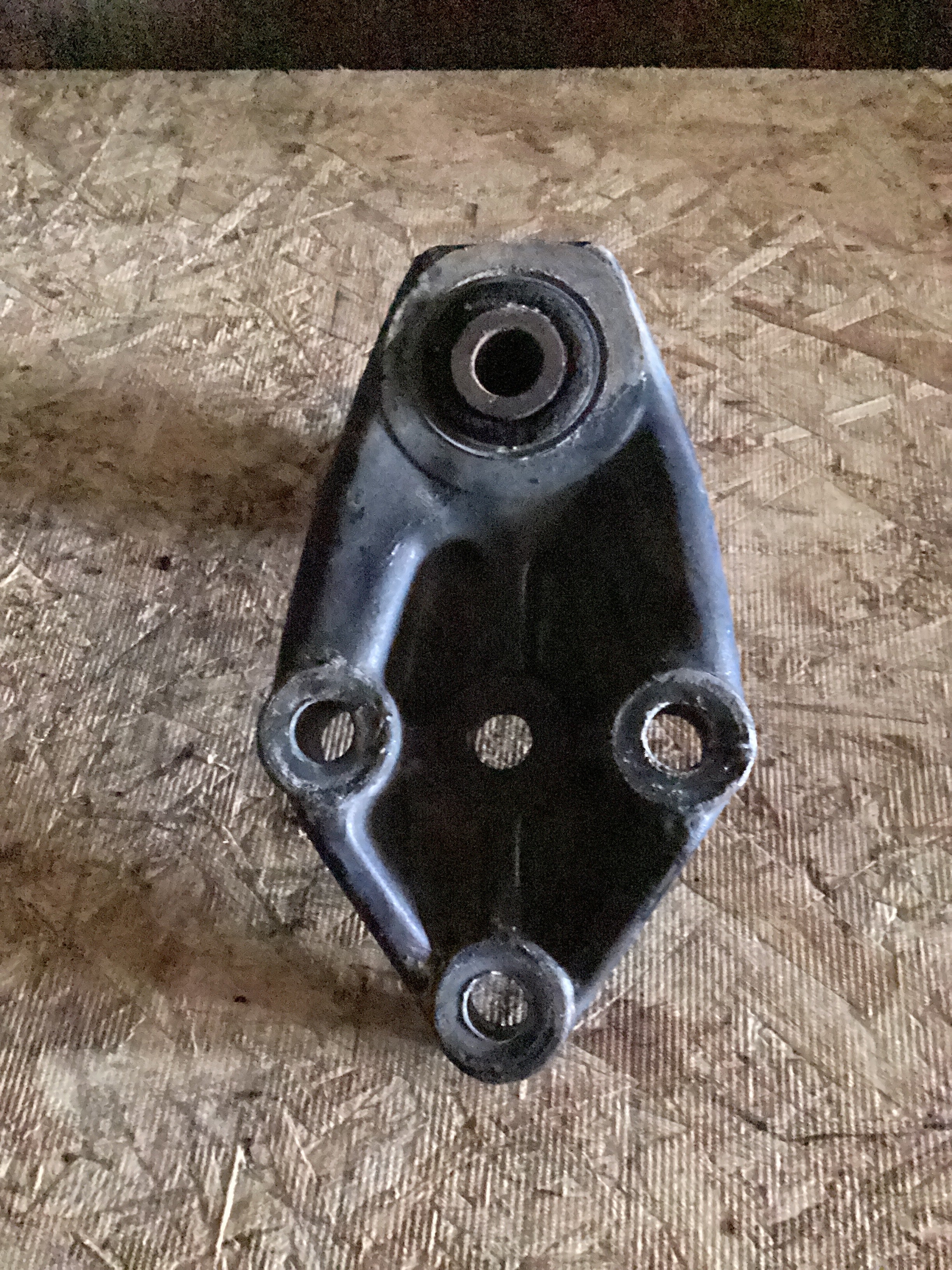 USED | STEER LEAF SPRING HANGER FREIGHTLINER | SKU794