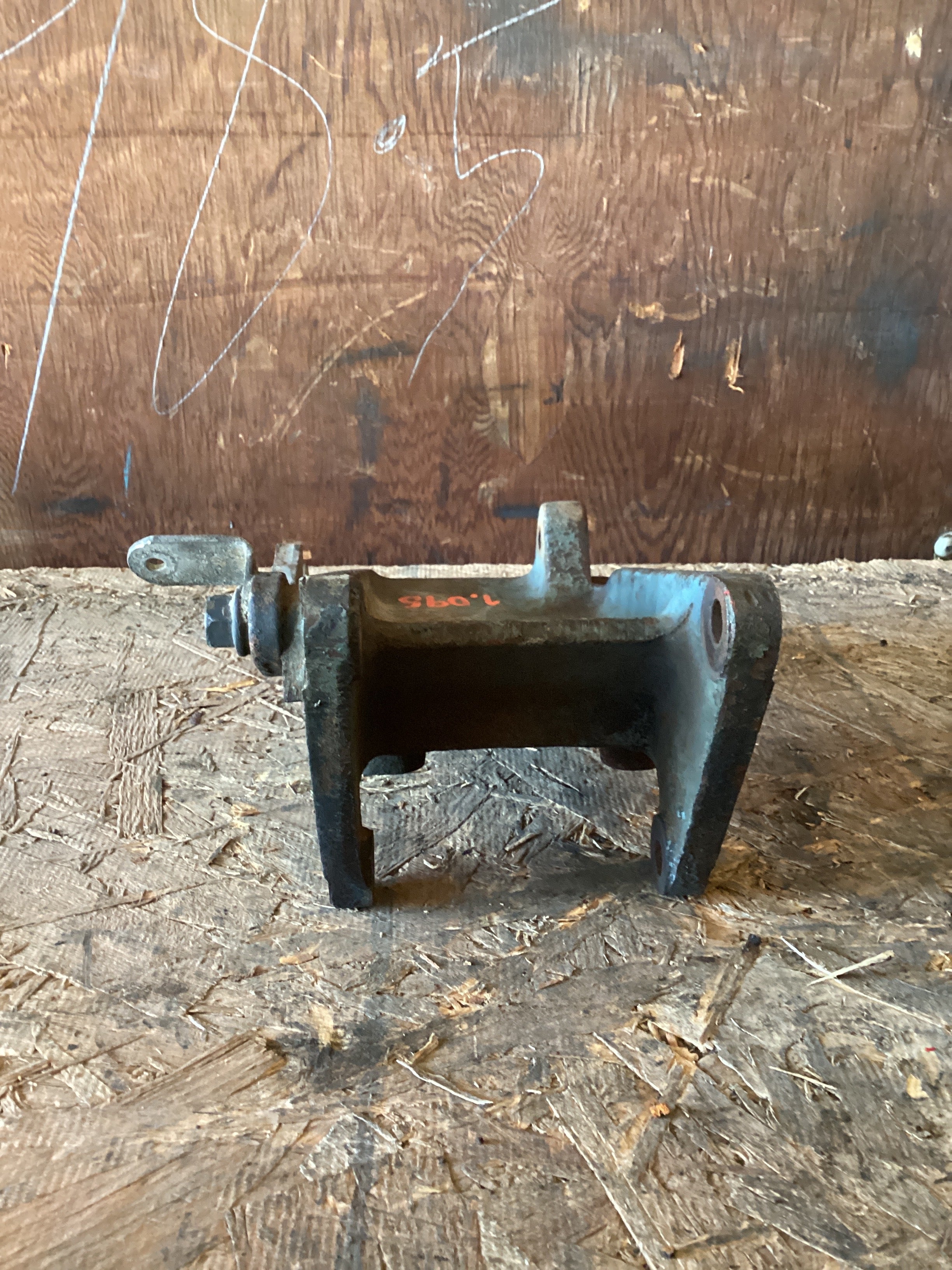 USED | ENGINE BRACKET DETROIT 12.7 | SKU1,095