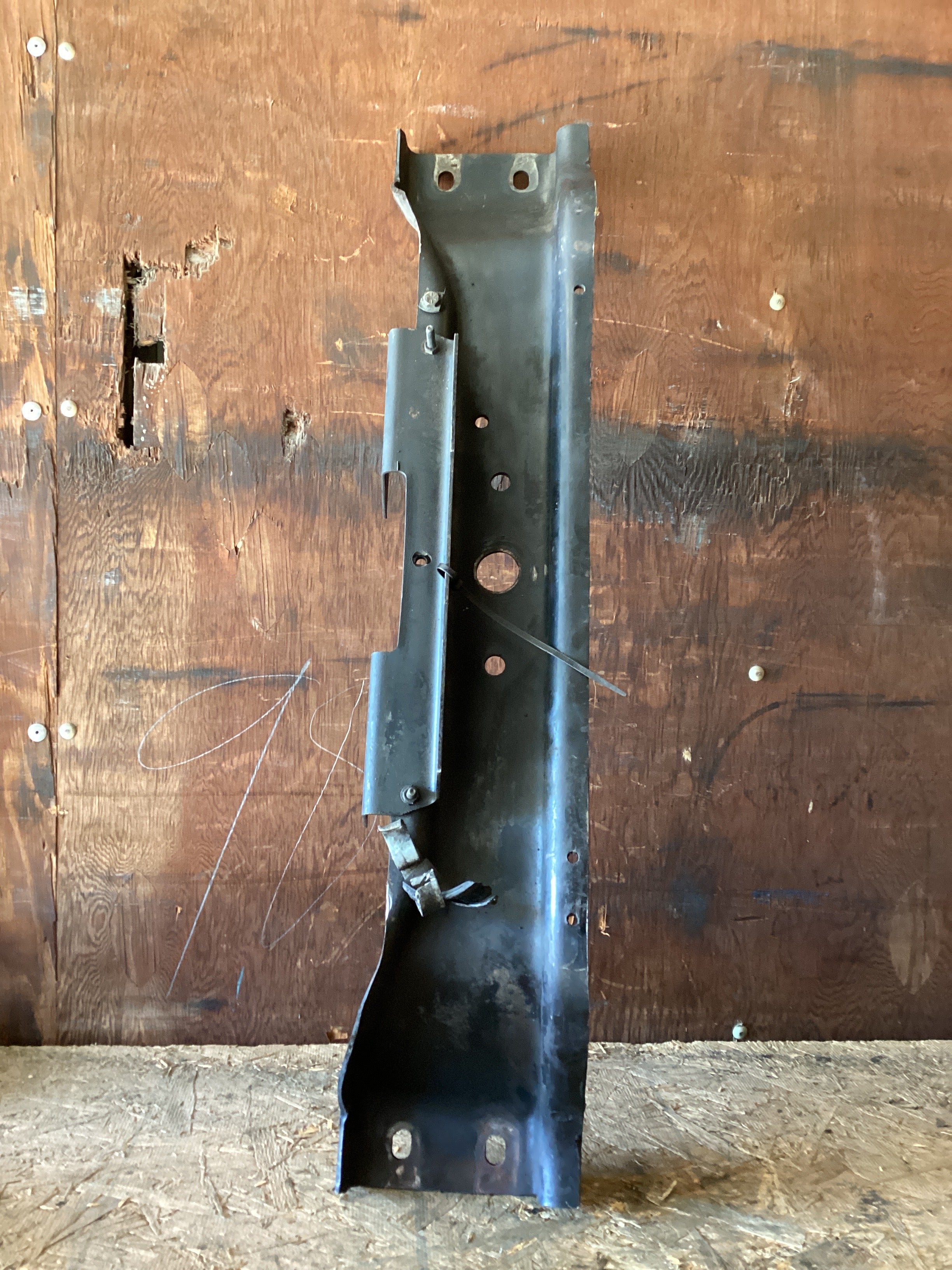 USED | FRAME CROSSMEMBER VOLVO | SKU1,107