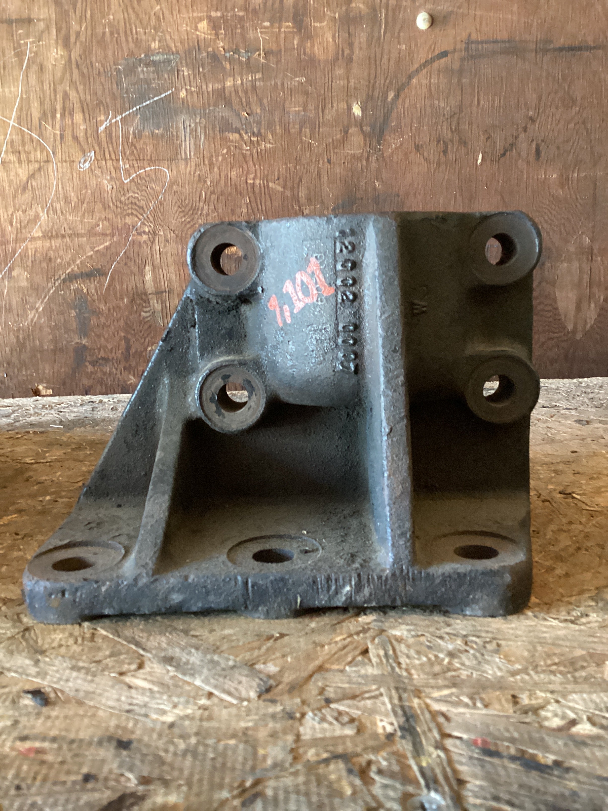USED | ENGINE MOUNT LHS DETROIT | SKU1,101