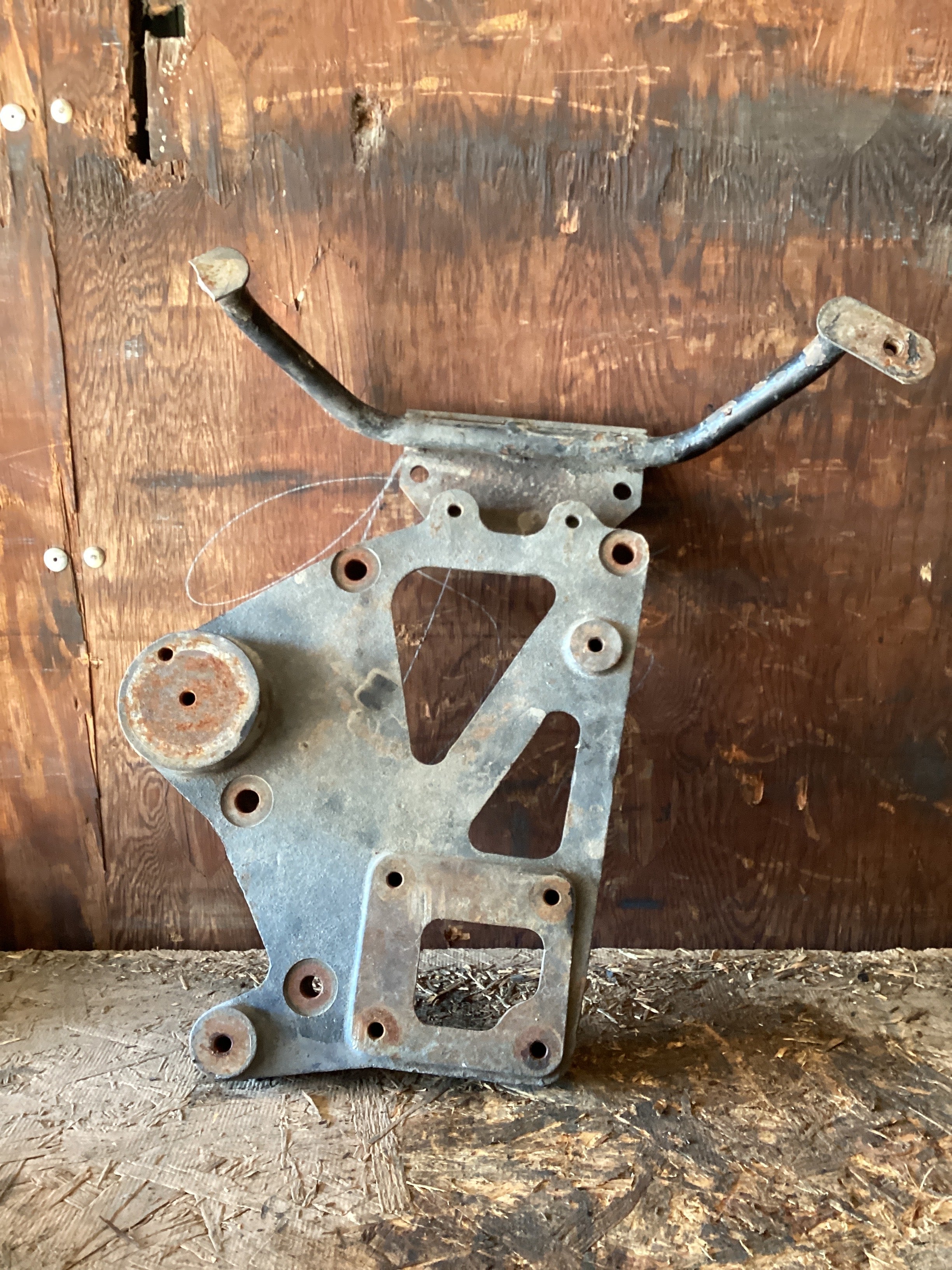 USED | ENGINE BRACKET VOLVO CUMMINS N14 PLUS | SKU1,232