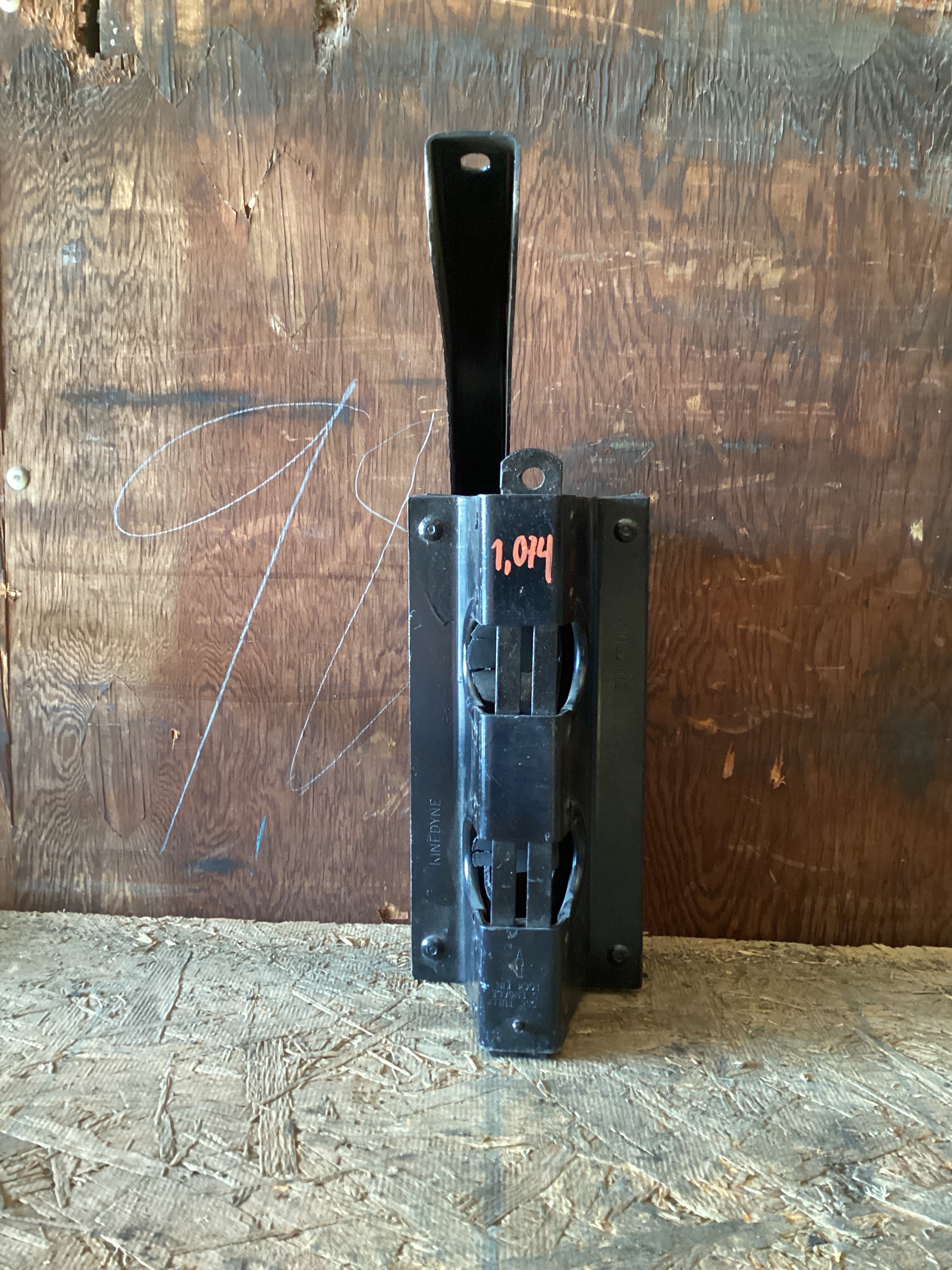 USED | CAB EXTENDER FAIRING BRACKET ASSY FREIGHTLINER | 1,074