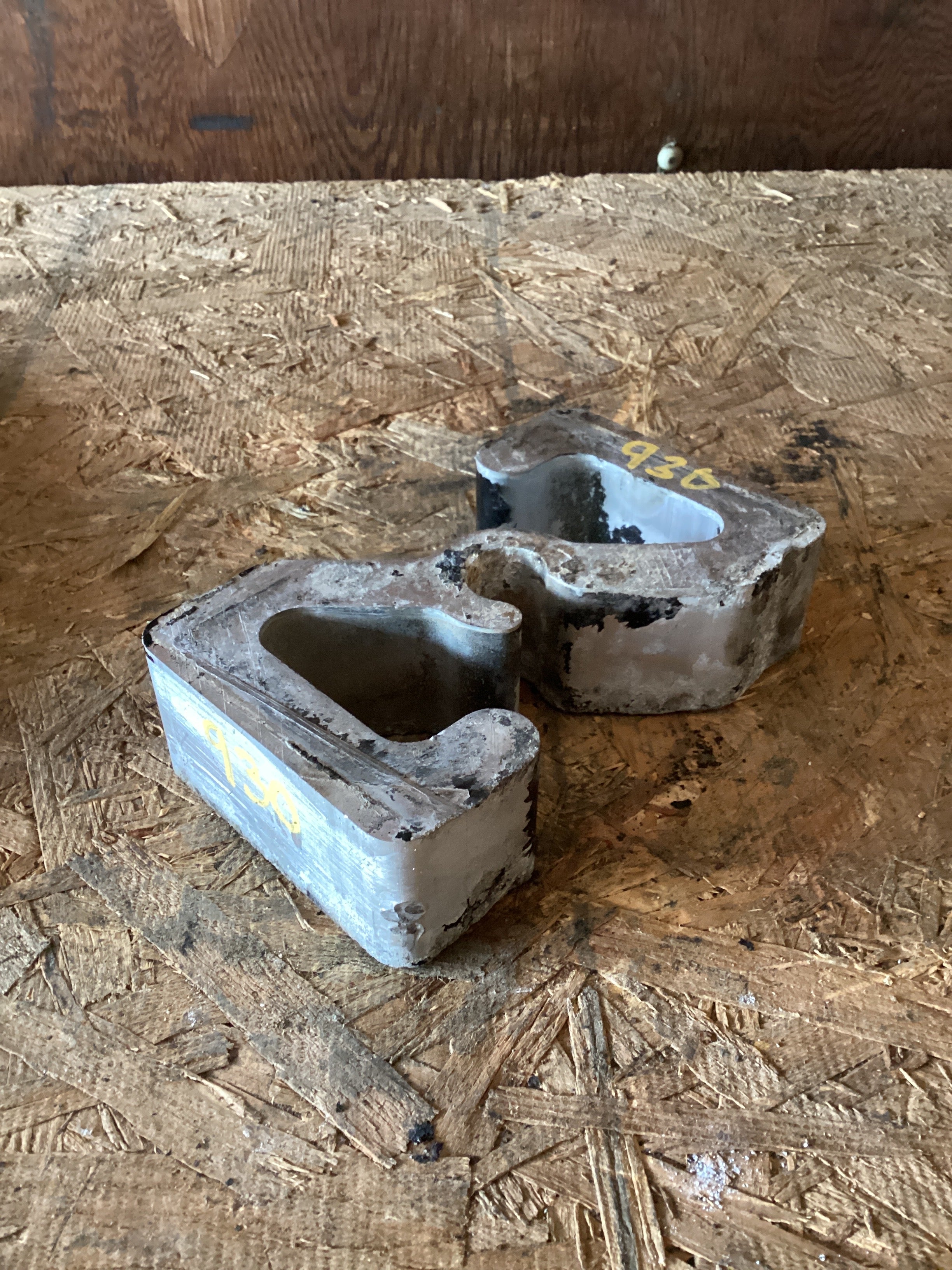 USED | FRONT LEAF SPRING SPACER | SKU930