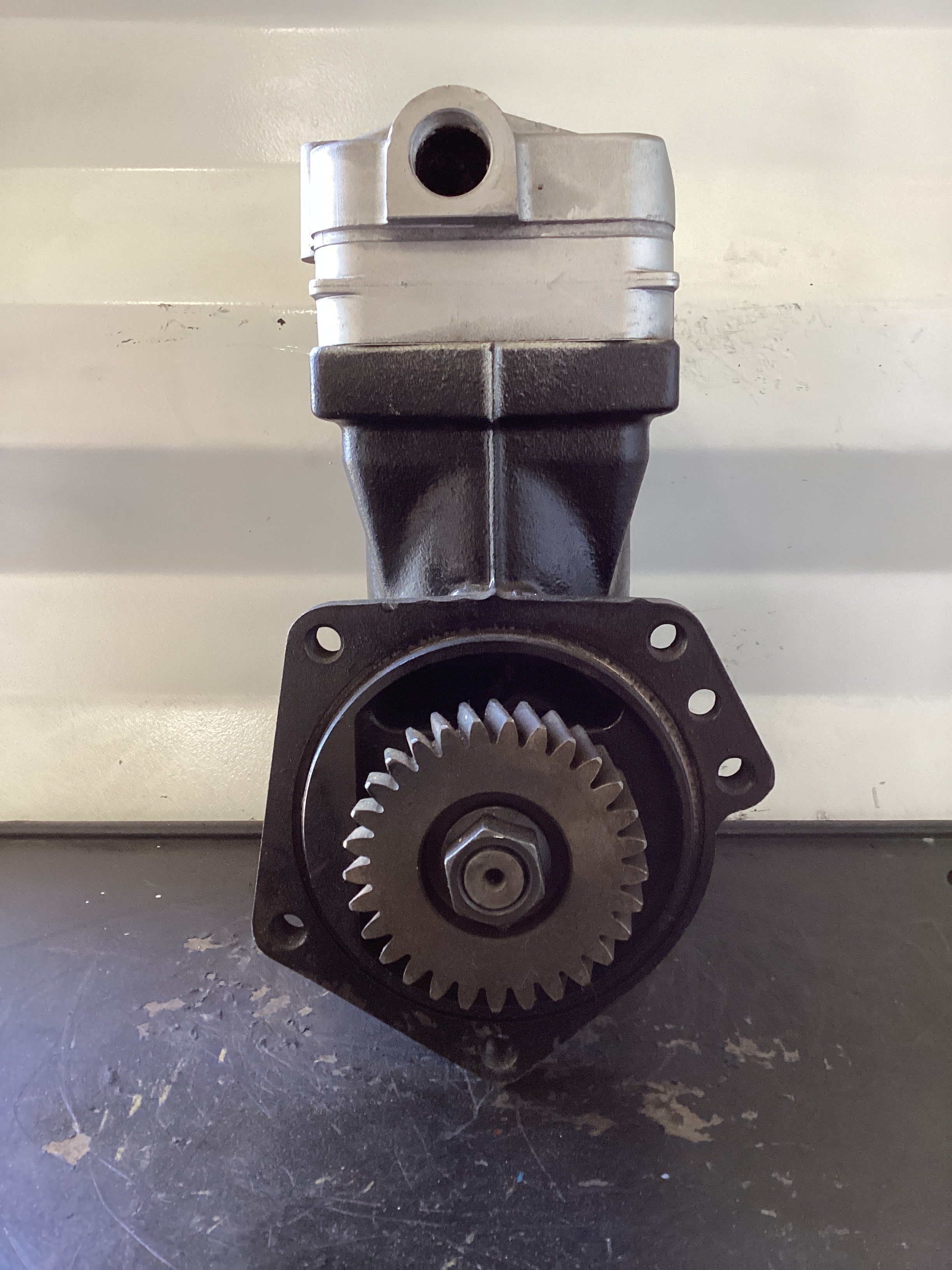 USED | AIR COMPRESSOR VOLVO D12 | SKU484