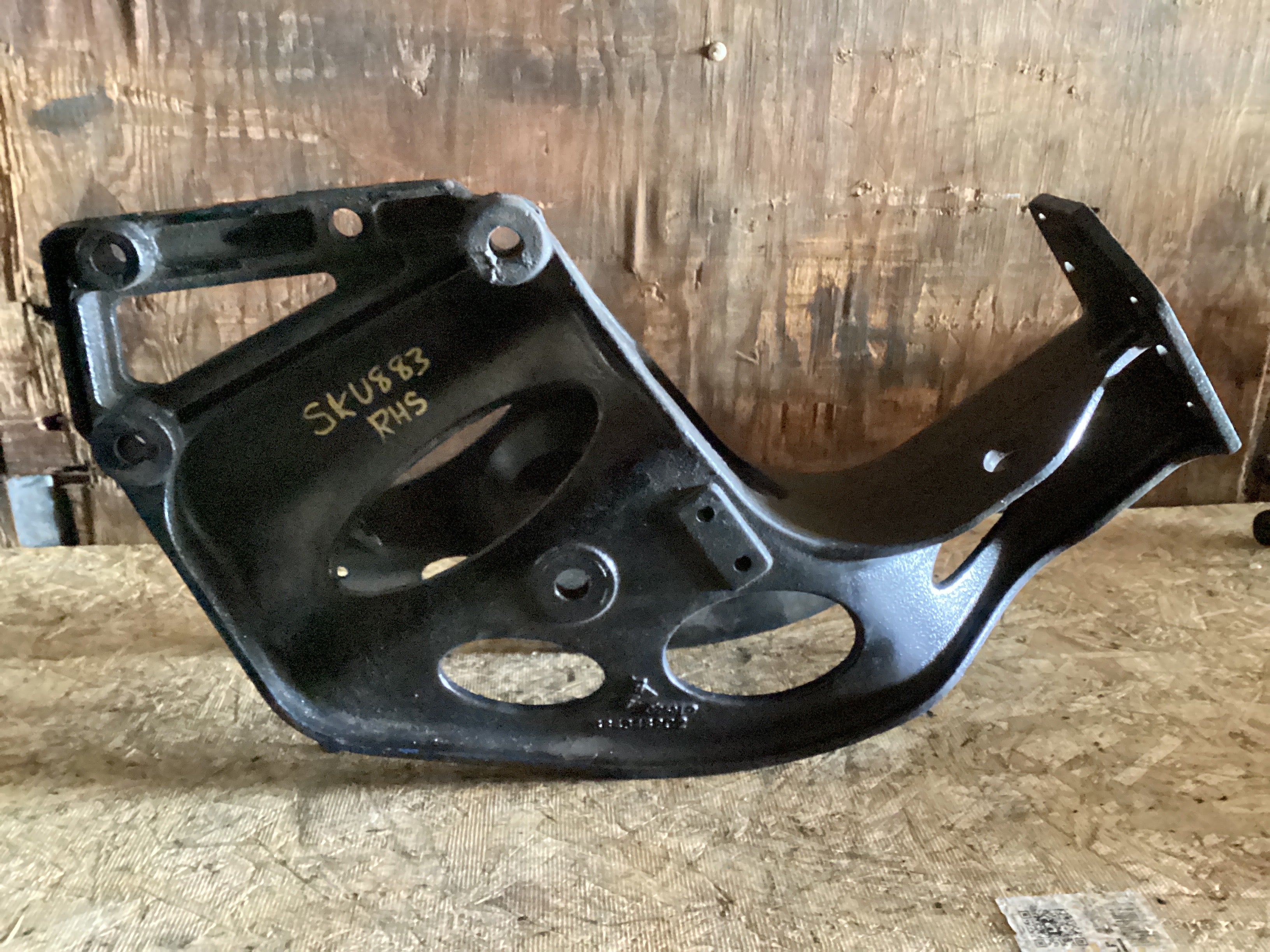 USED | FRONT SPRING HANGER FRAME RHS INTERNATIONAL | SKU883