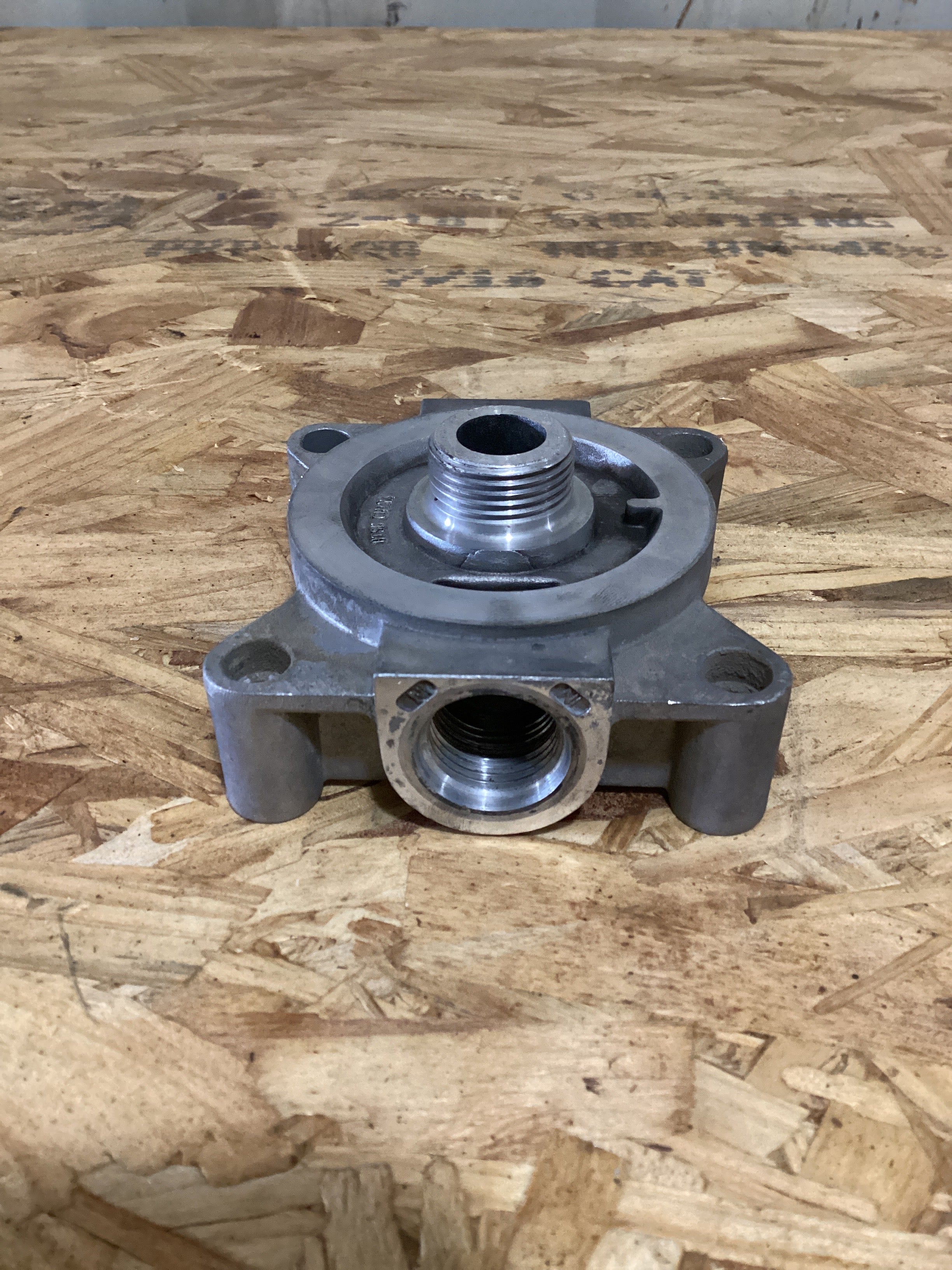 USED| HEAD BASE FOR FUEL FILTER INTERNATIONAL NAVISTAR | SKU682