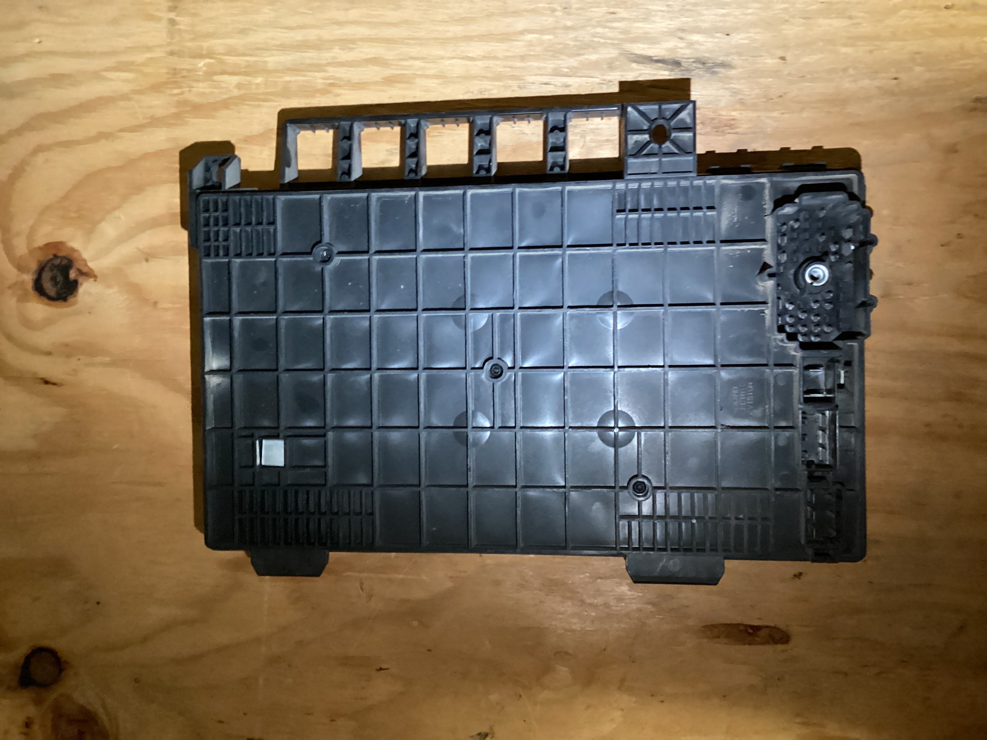 USED | POWER DISTRIBUTION FUSE BOX ASSEMBLY FREIGHTLINER COLUMBIA | SKU1,306