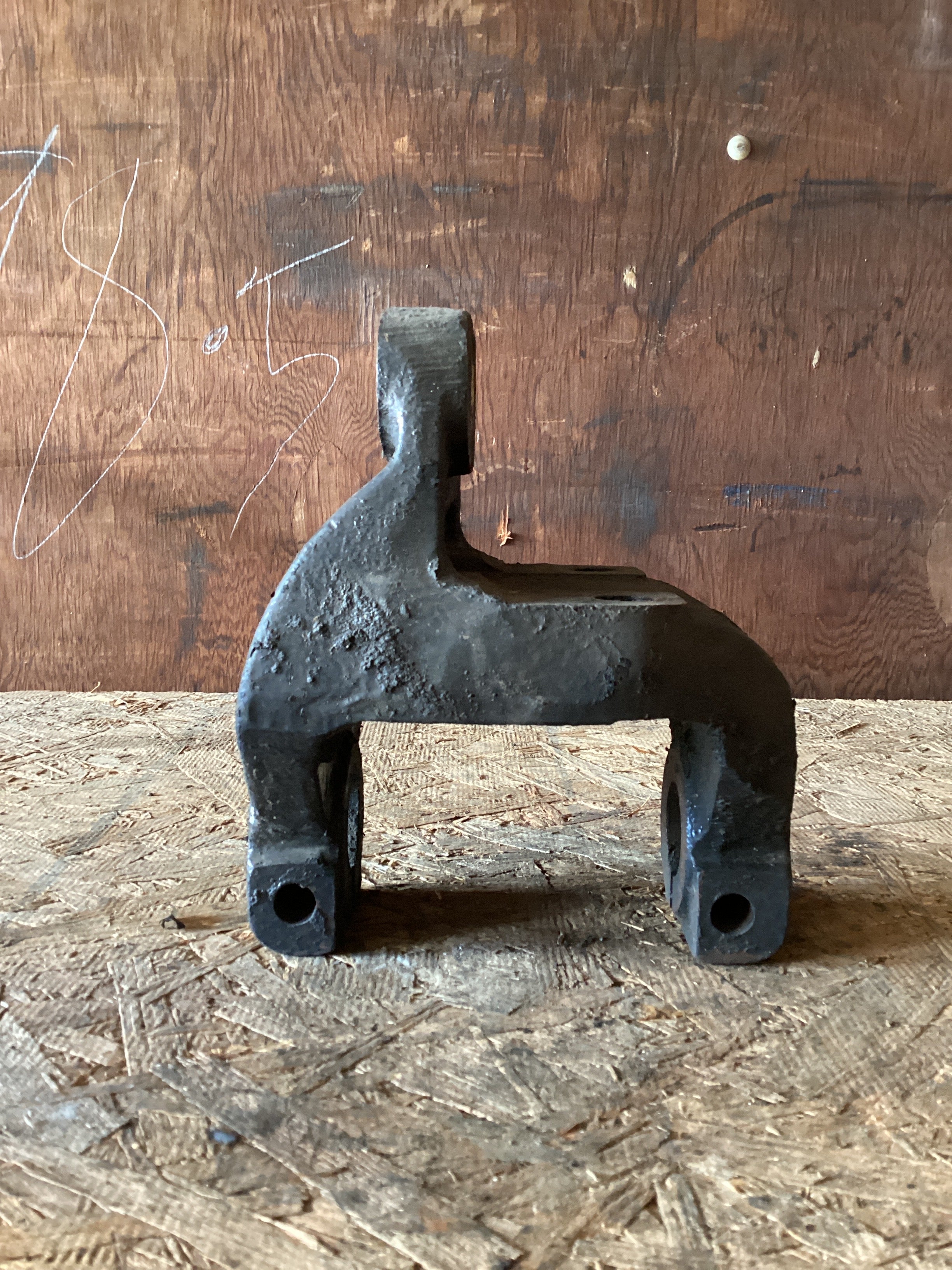 USED | FRONT LEAF SPRING HANGER FREIGHTLINER | SKU966