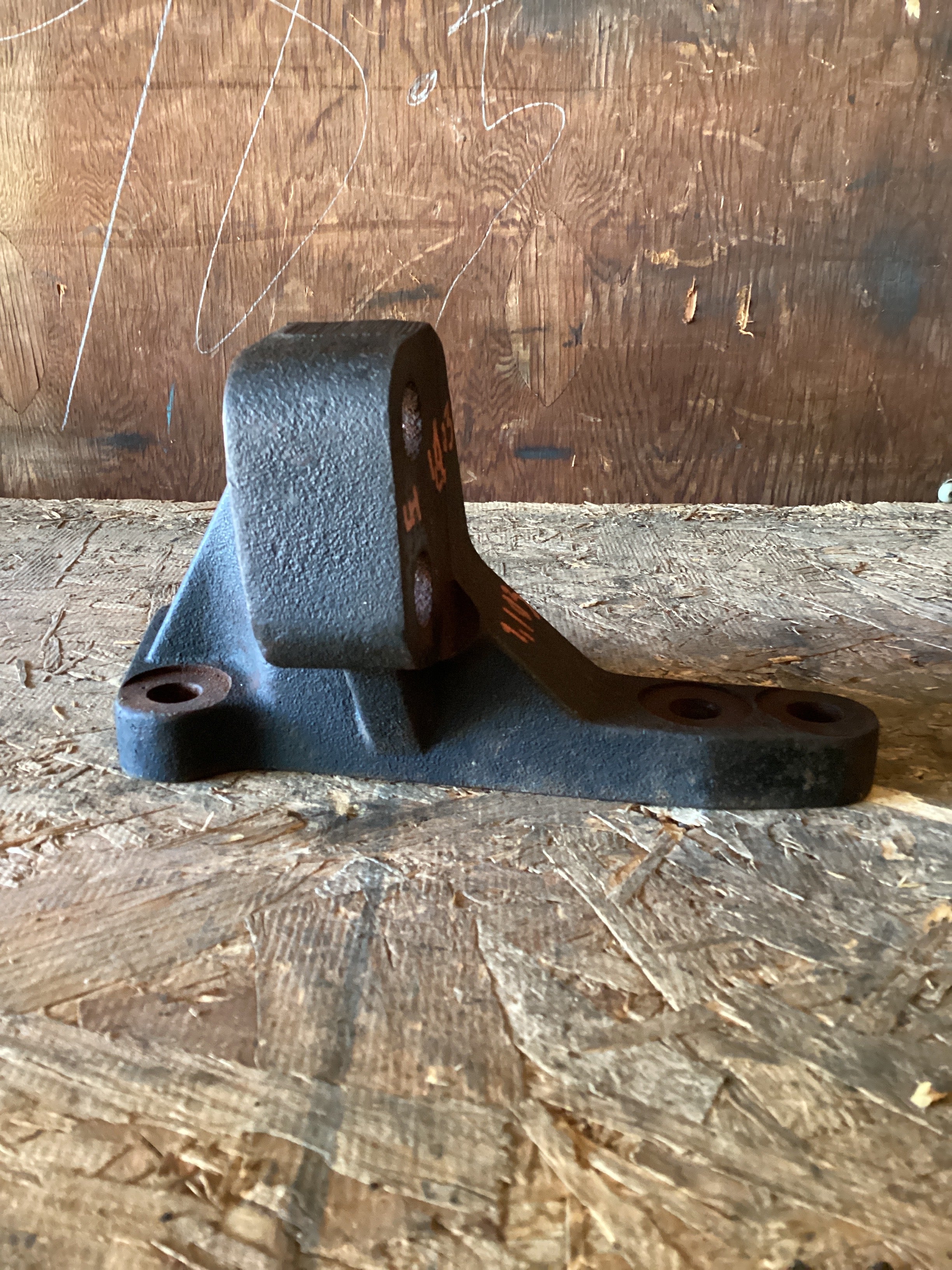 USED | REAR ENGINE MOUNT LHS DETROIT DD15 | SKU1,103