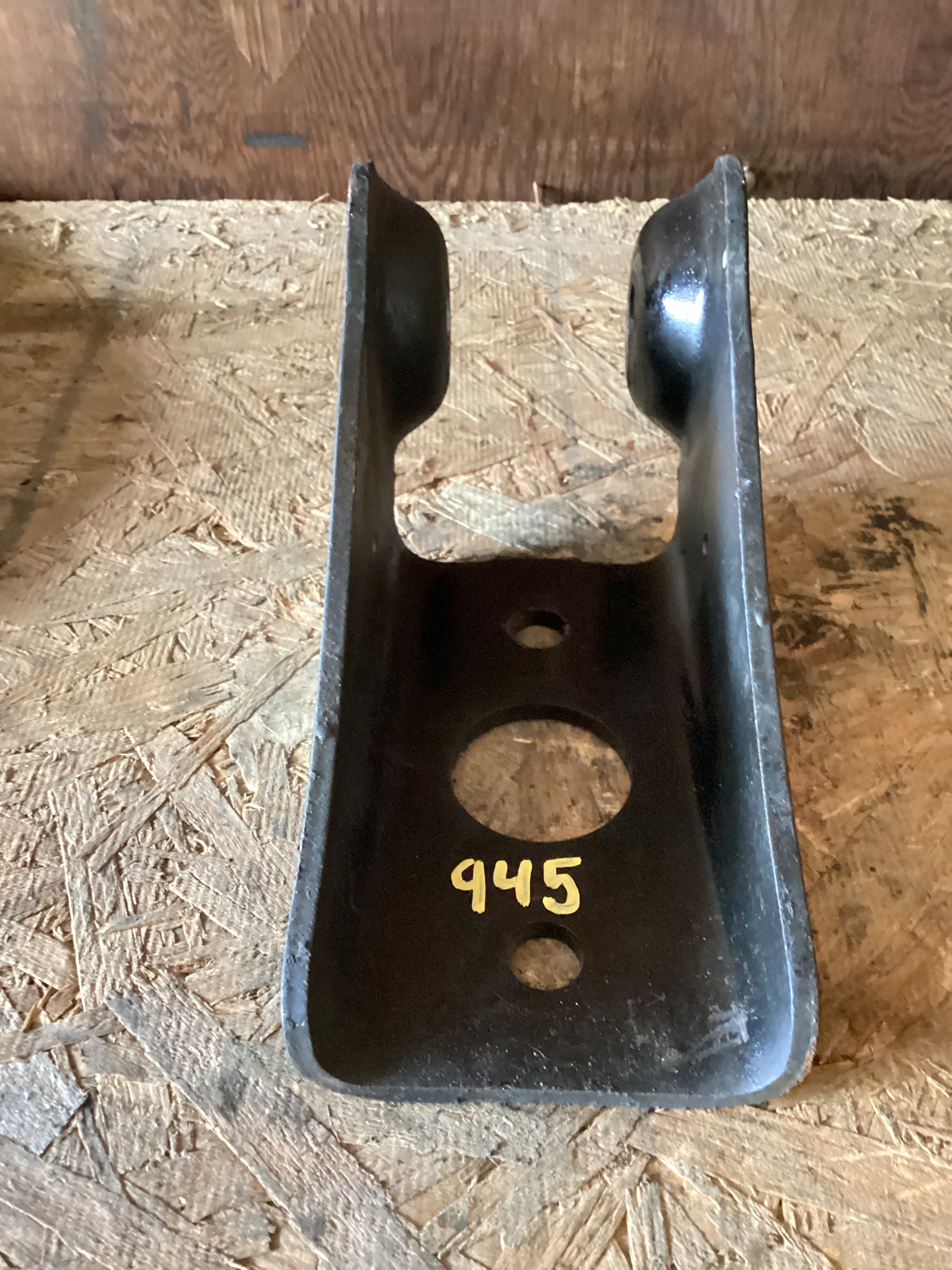 USED | FRONT UPPER SHOCK BRACKET | SKU945