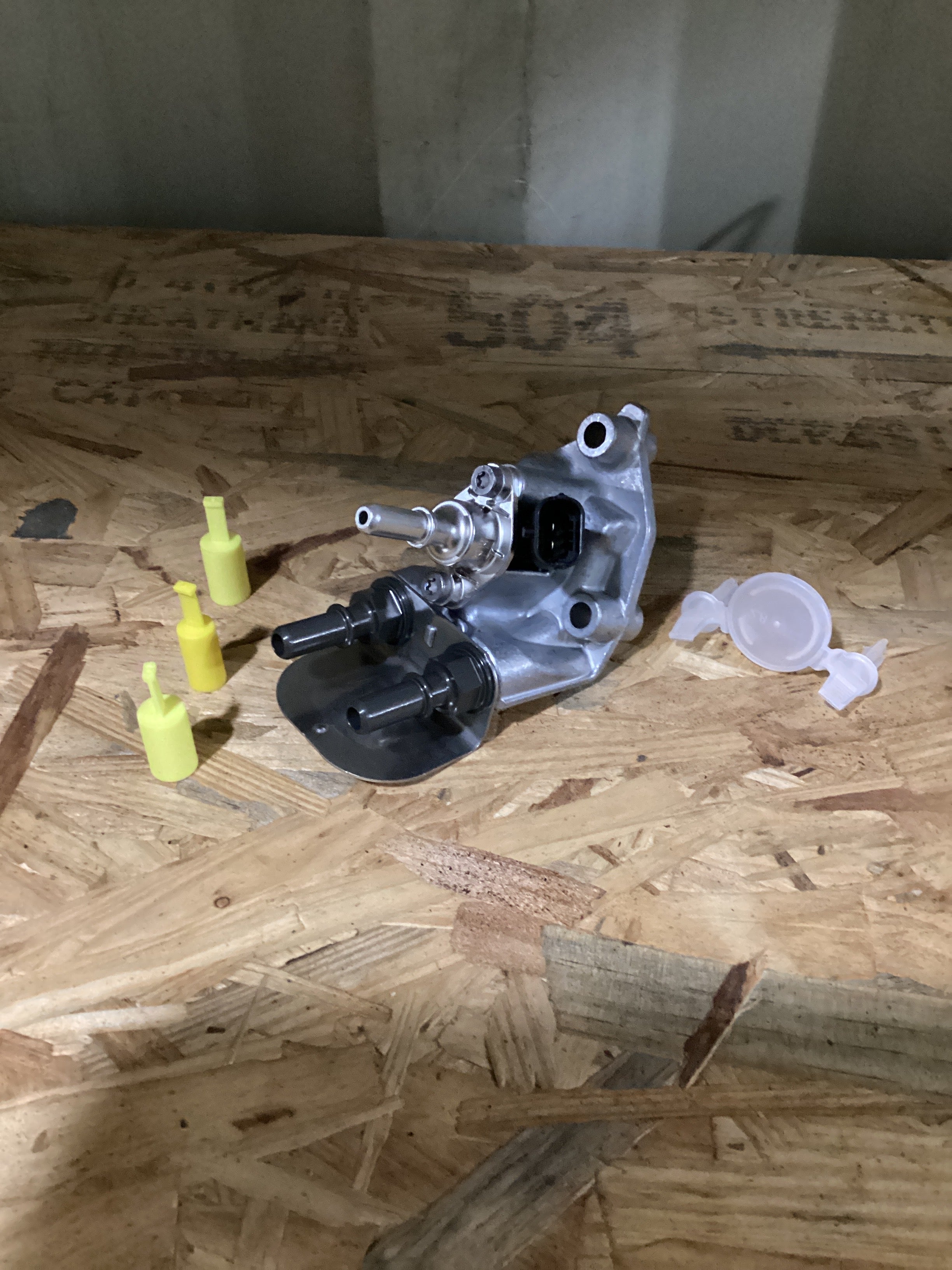 NEW | DEF INJECTOR DOCER CUMMINS | SKU669