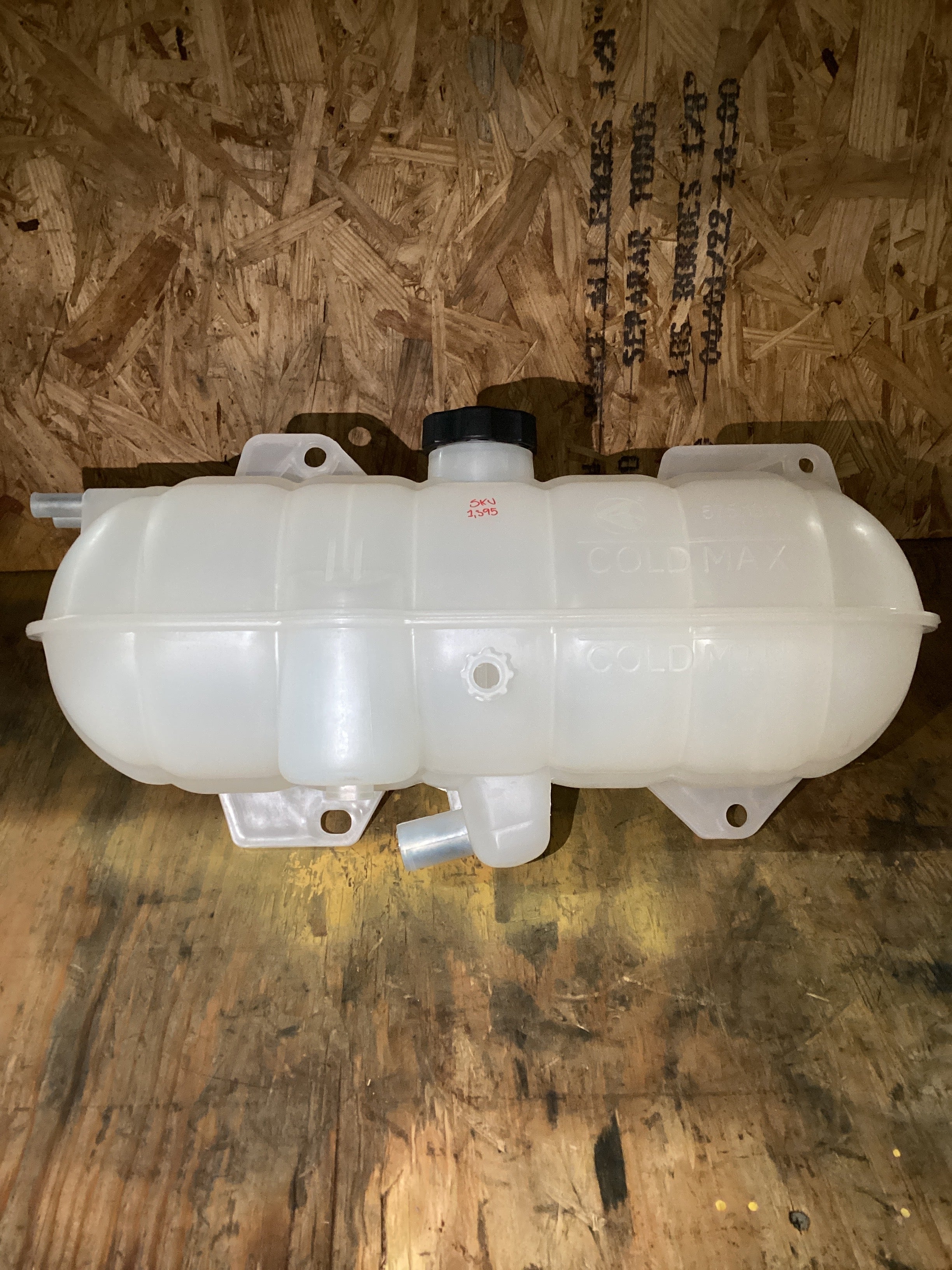 NEW | COOLANT RESERVOIR TANK FREIGHTLINER CENTURY / COLUMBIA | SKU1,395