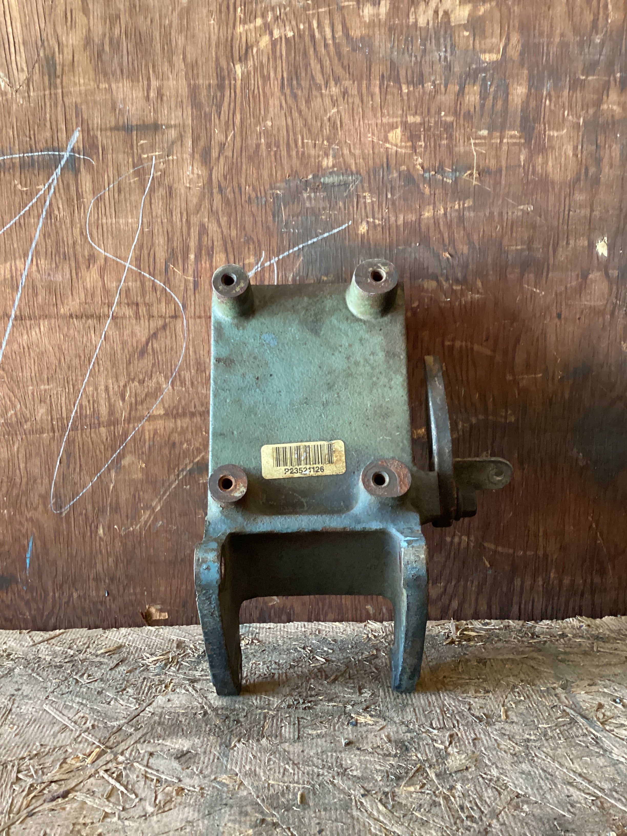 USED | ENGINE BRACKET DETROIT 12.7 | SKU1,095