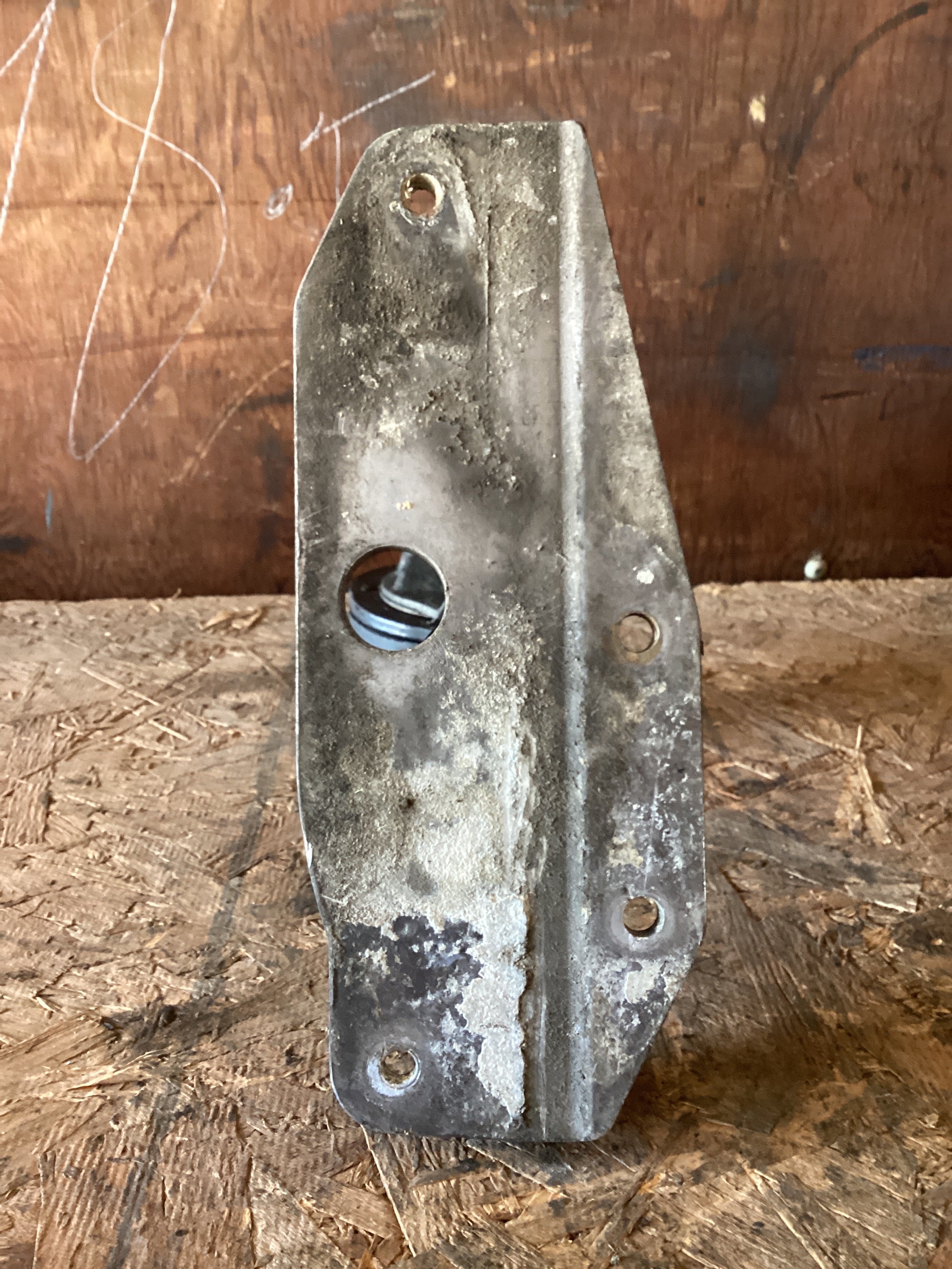 USED | HOOD MOUNT BRACKET LHS CASCADIA | SKU987