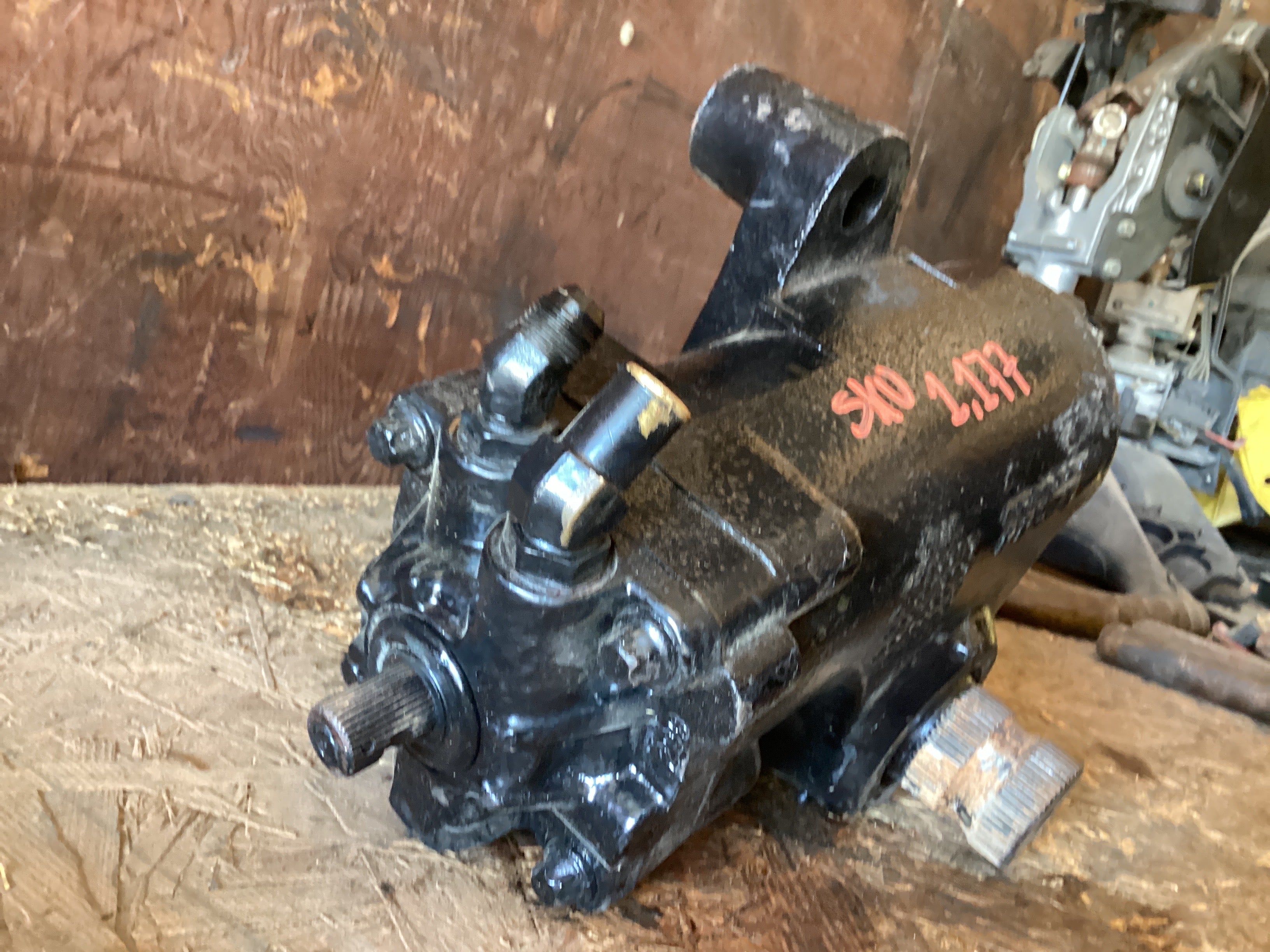 USED | POWER STEERING GEAR BOX FREIGHTLINER | SKU1,177