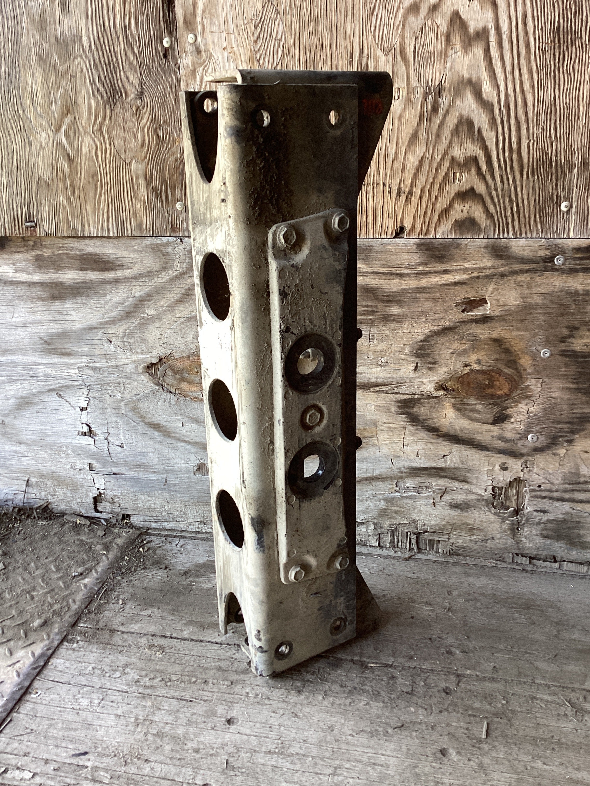 USED | FRONT FRAME CROSSMEMBER ENGINE MOUNT FREIGHTLINER | SKU1,118
