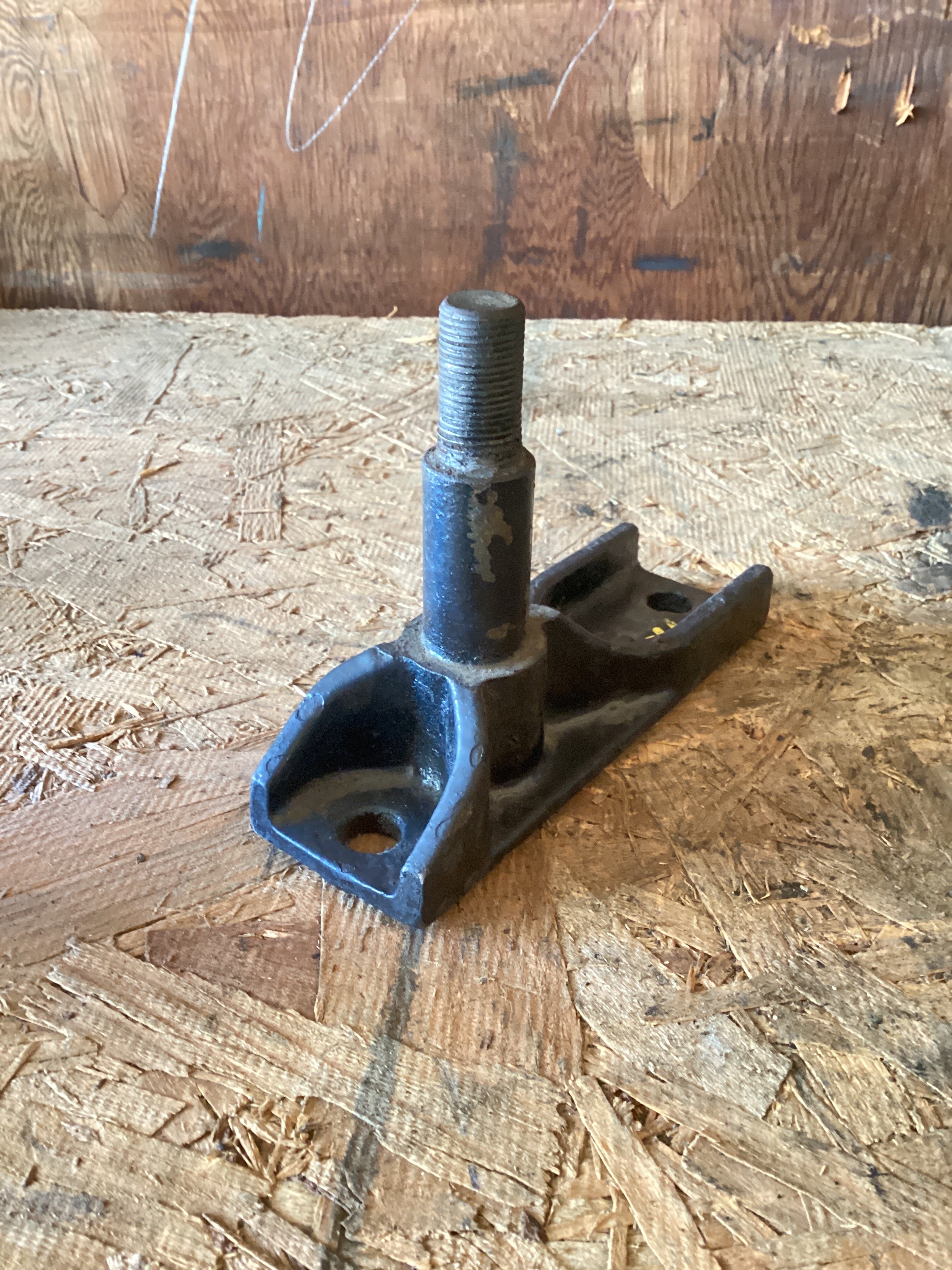 USED | UPPER SHOCK BRACKET FREIGHTLINER | SKU973