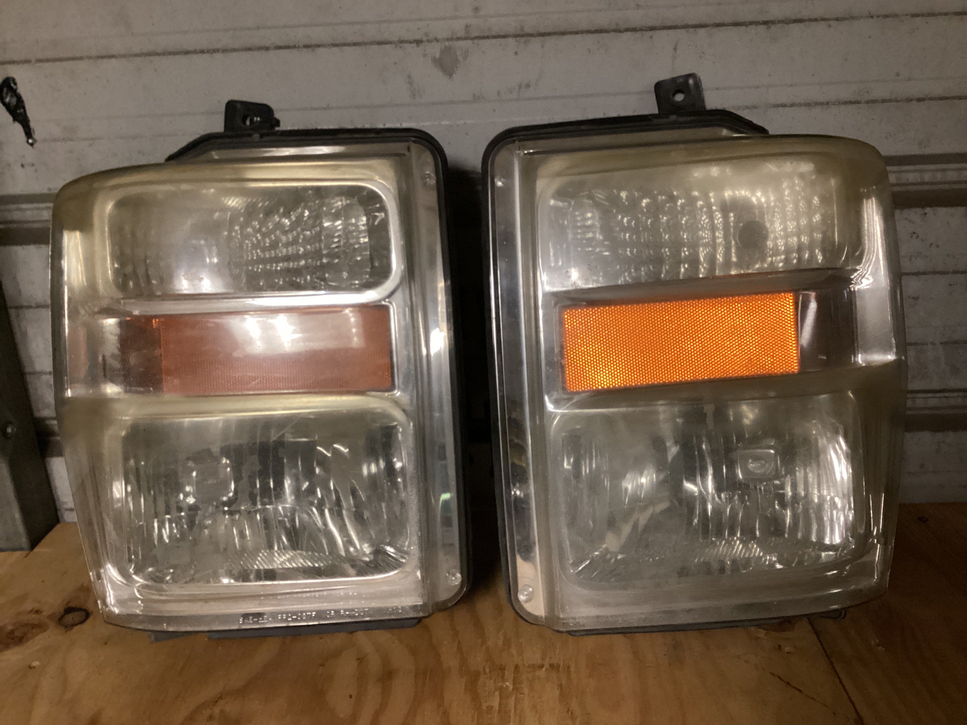 USED | HEADLIGHTS FORD E-350/E-450 | SKU1,284